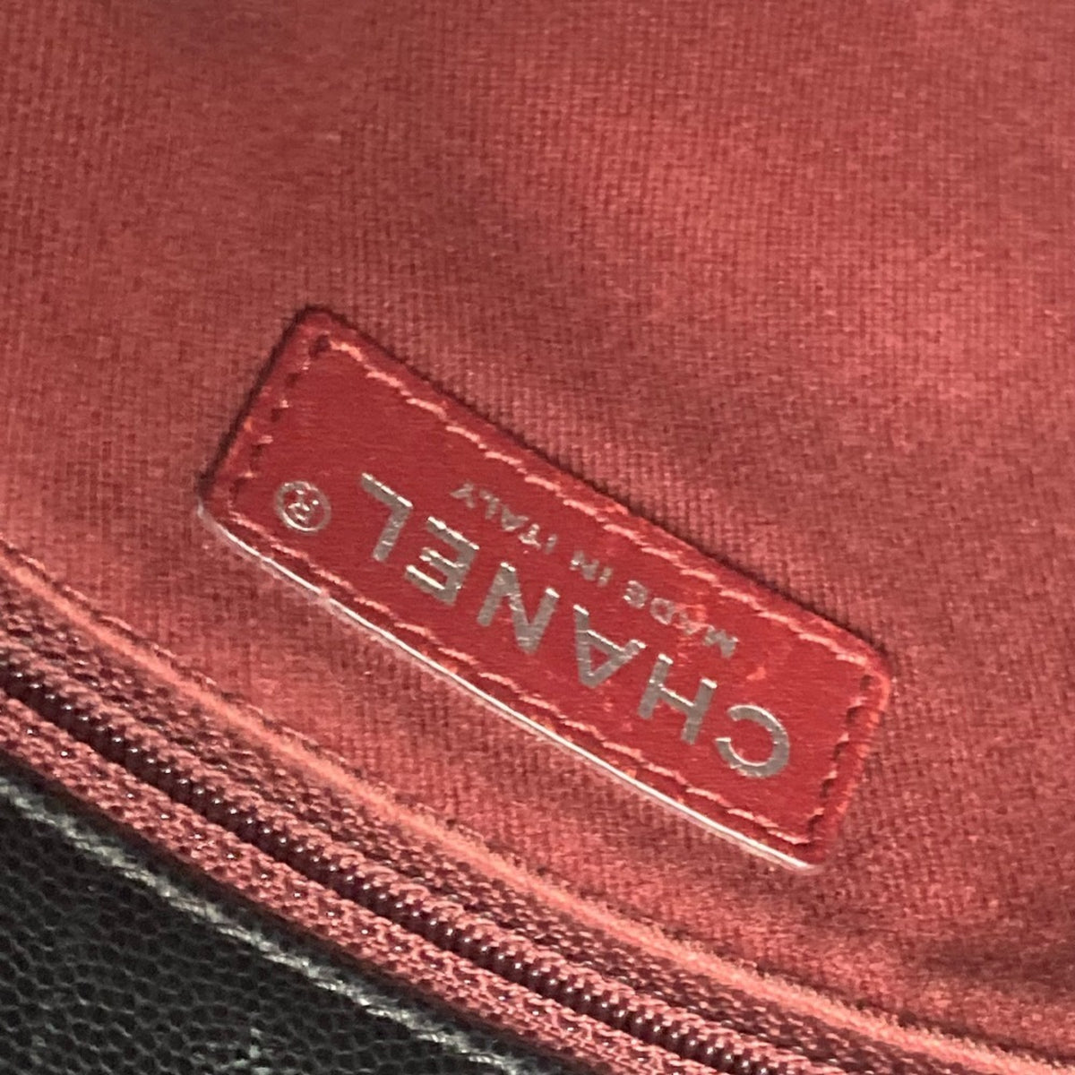 Chanel Black Leather Handbag (Pre-Owned)