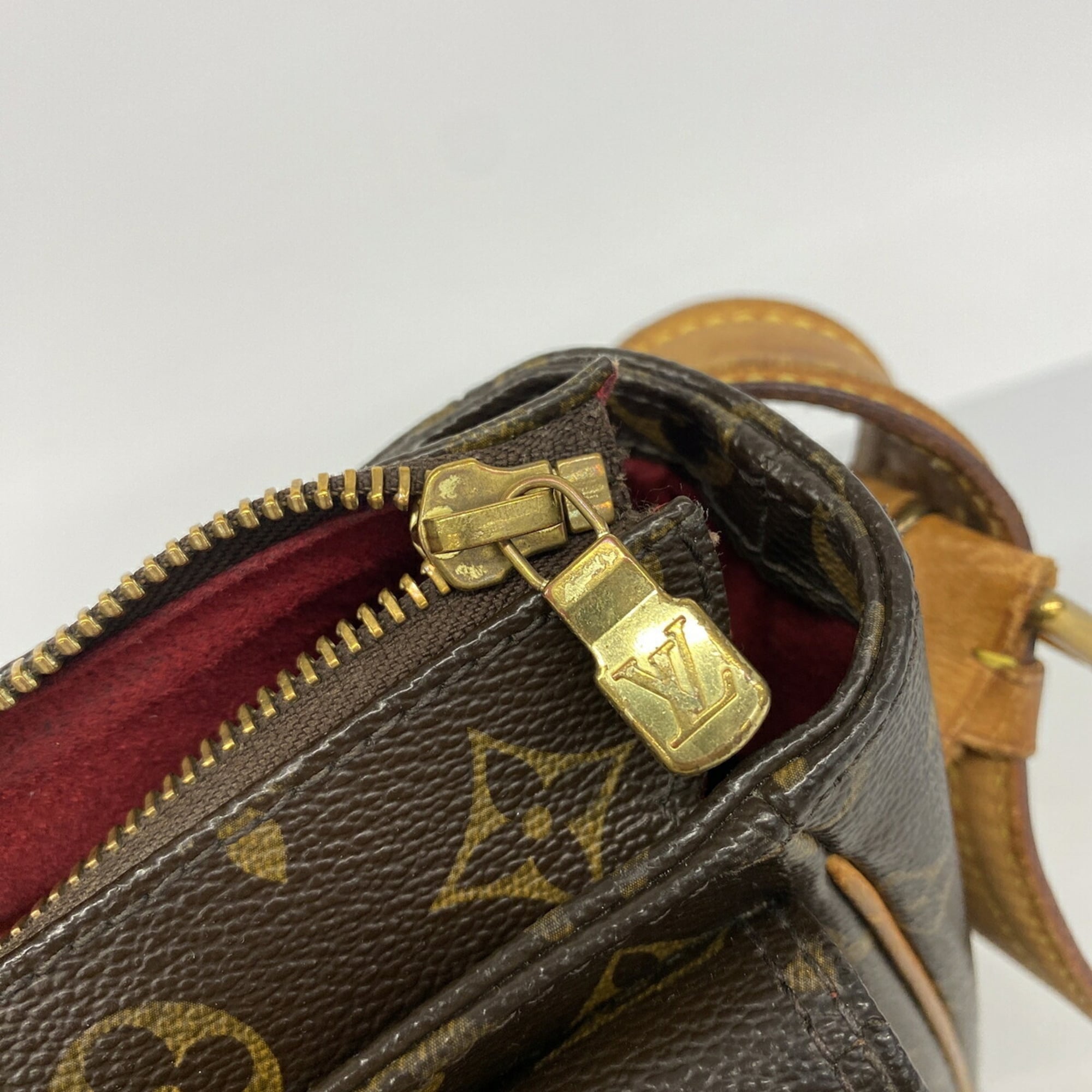 Louis Vuitton Brown Shoulder Bag (Pre-Owned)