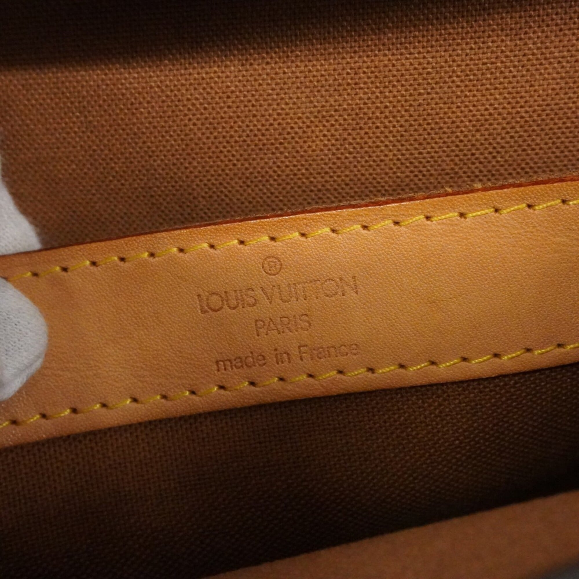 Louis Vuitton Brown Shoulder Bag (Pre-Owned)