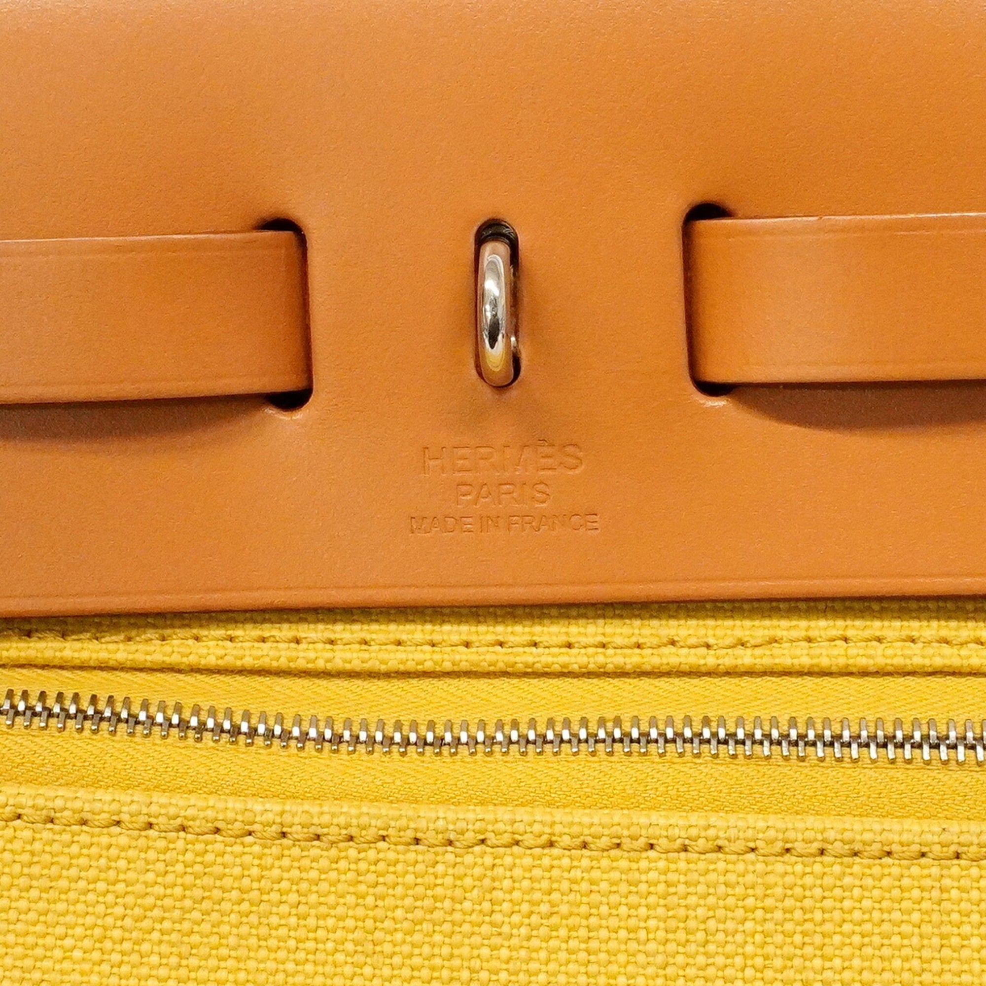 Hermes Natural Handbag (Pre-Owned)