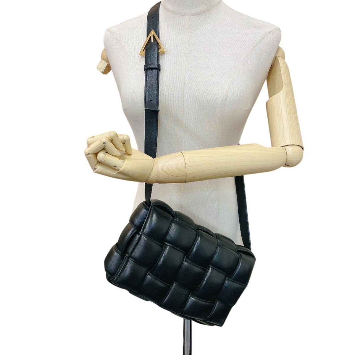 Bottega Veneta Intrecciato Black Leather Shoulder Bag (Pre-Owned)
