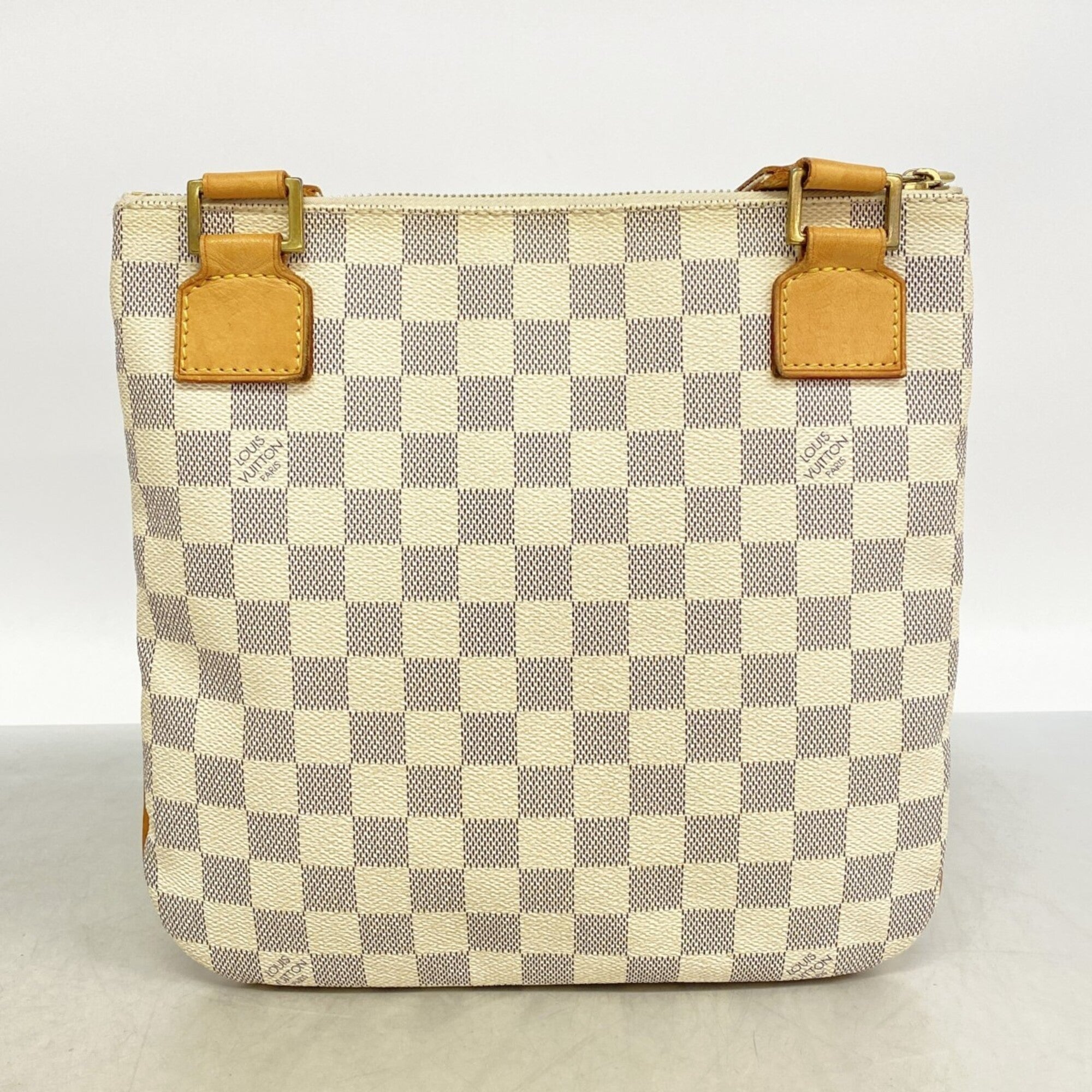 Louis Vuitton White Shoulder Bag (Pre-Owned)