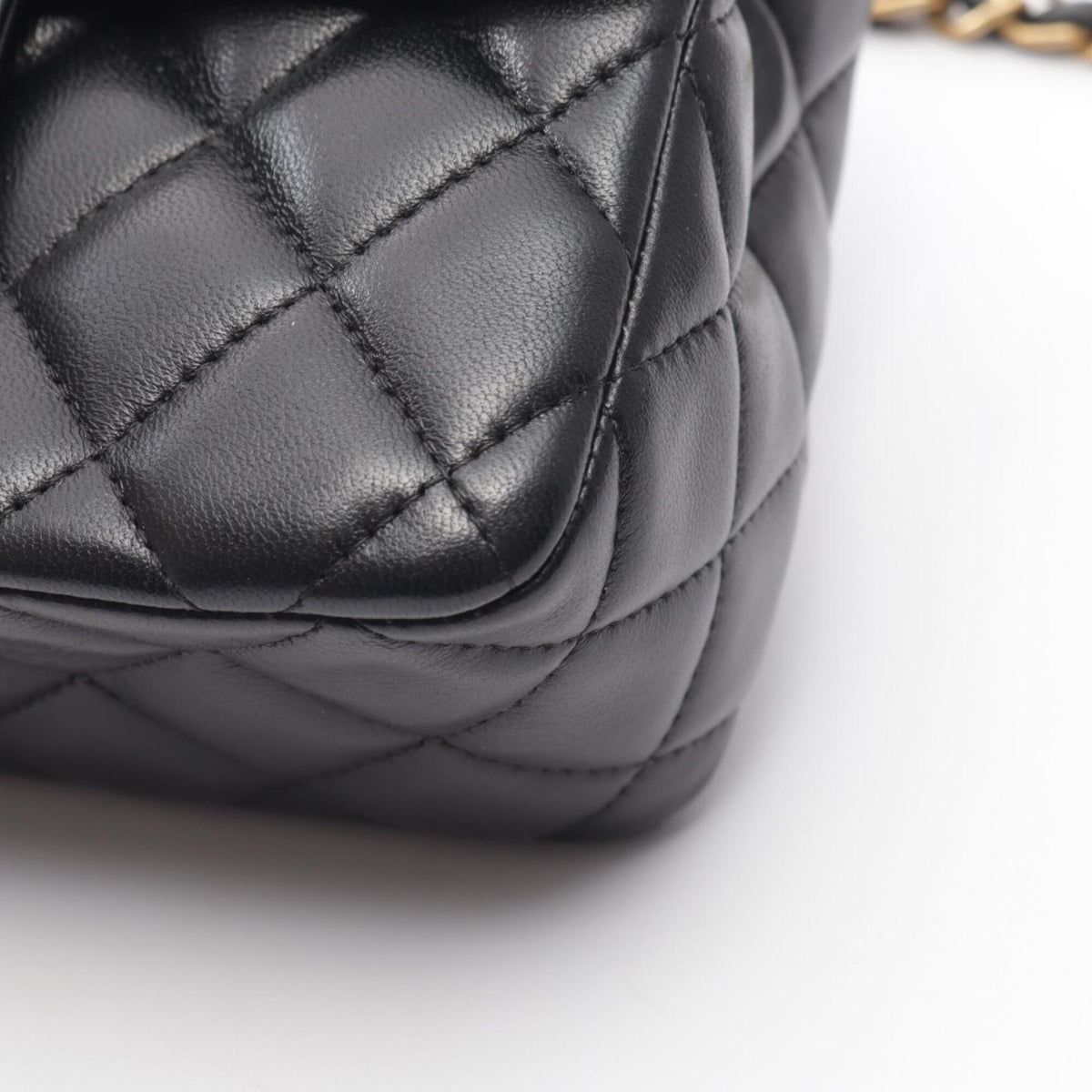 Chanel Black Leather Handbag Shoulder Bag (Pre-Owned)