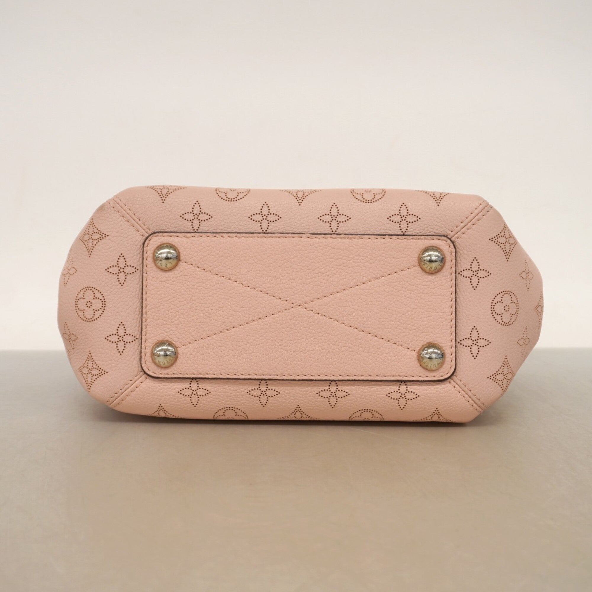 Louis Vuitton Magnolia Handbag (Pre-Owned)
