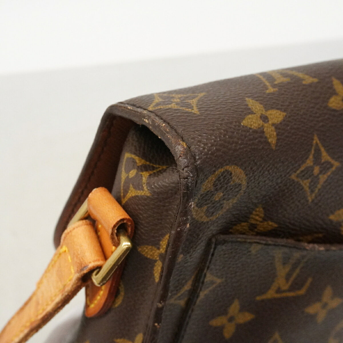 Louis Vuitton Brown Shoulder Bag (Pre-Owned)