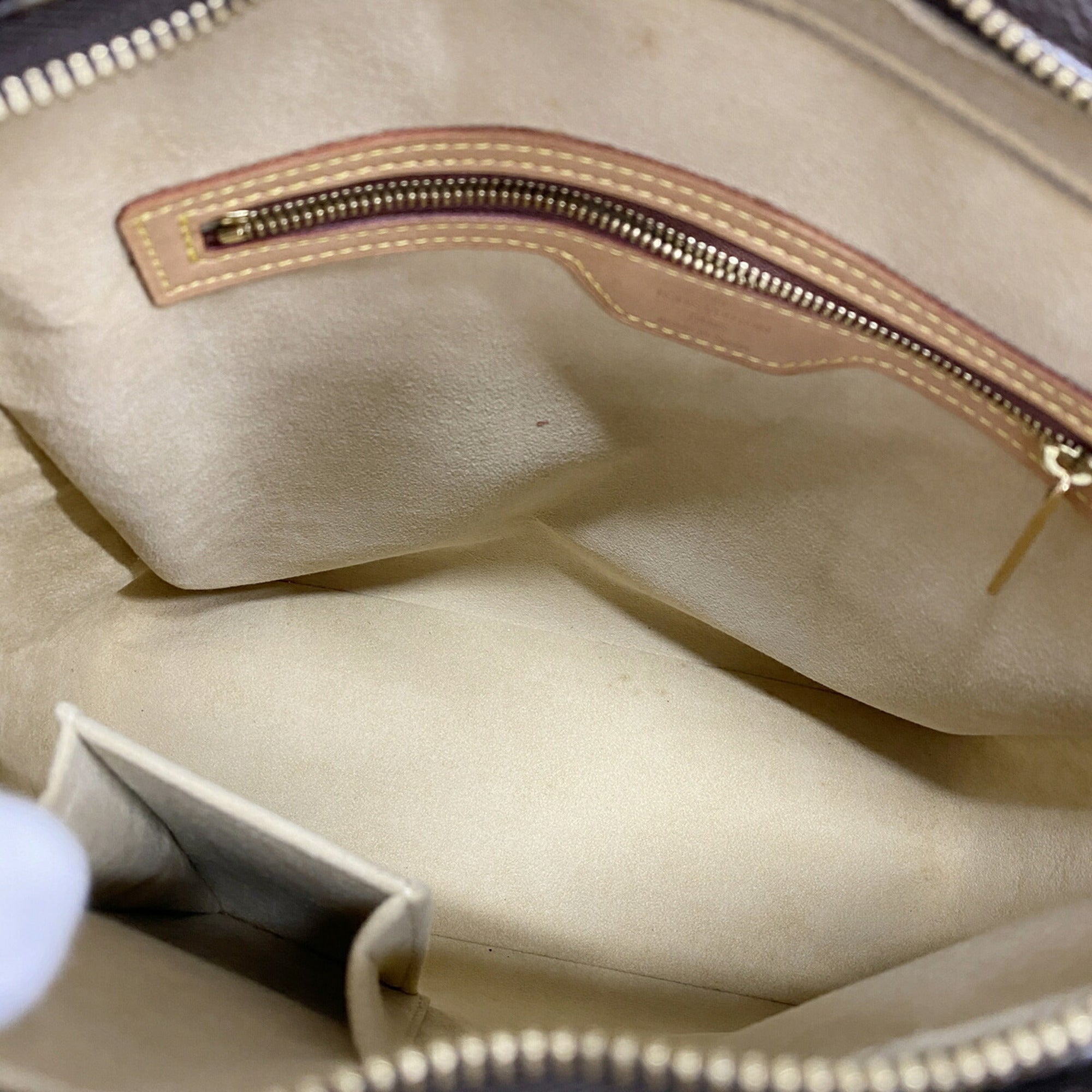 Louis Vuitton Brown Shoulder Bag (Pre-Owned)