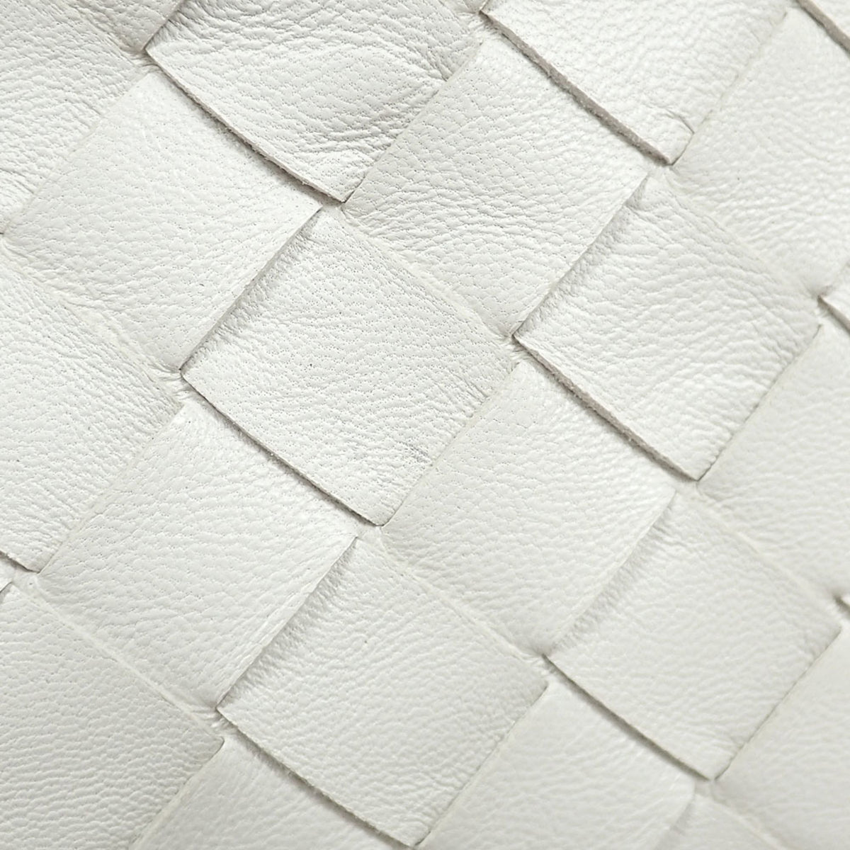 Bottega Veneta White Leather Shoulder Bag (Pre-Owned)