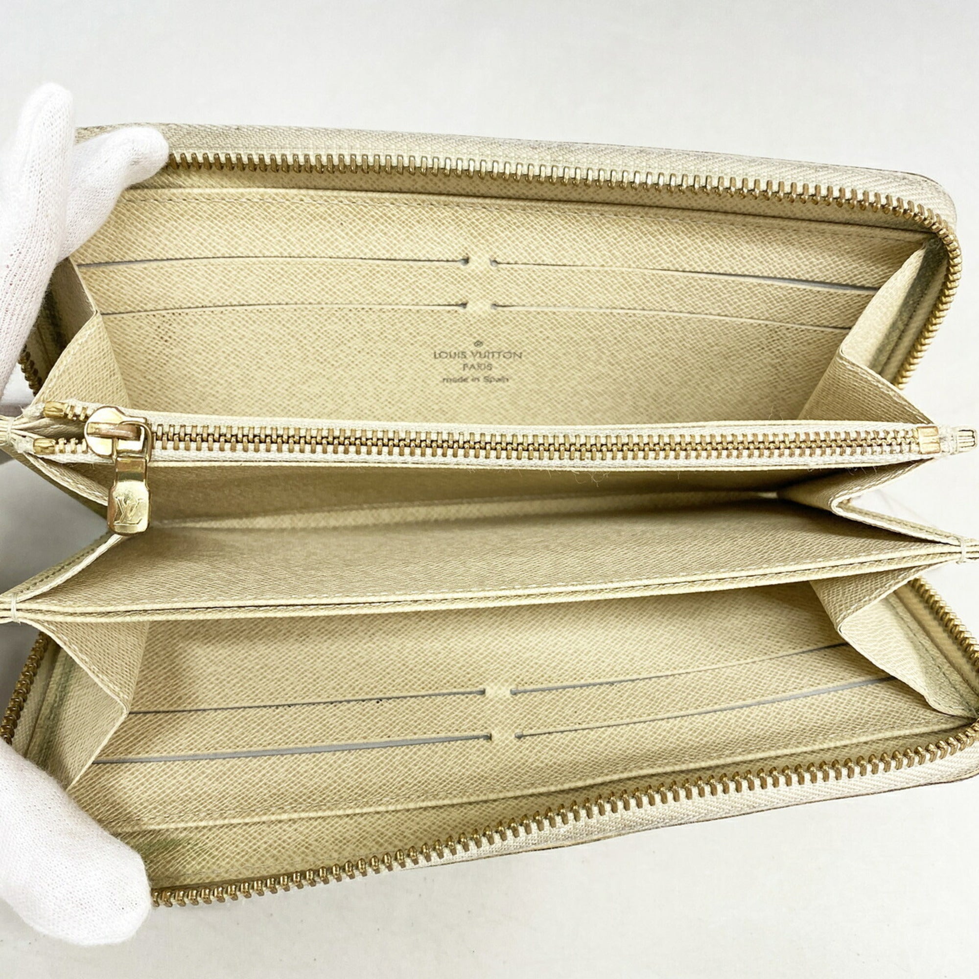 Louis Vuitton White Long Wallet (Bi-Fold) (Pre-Owned)