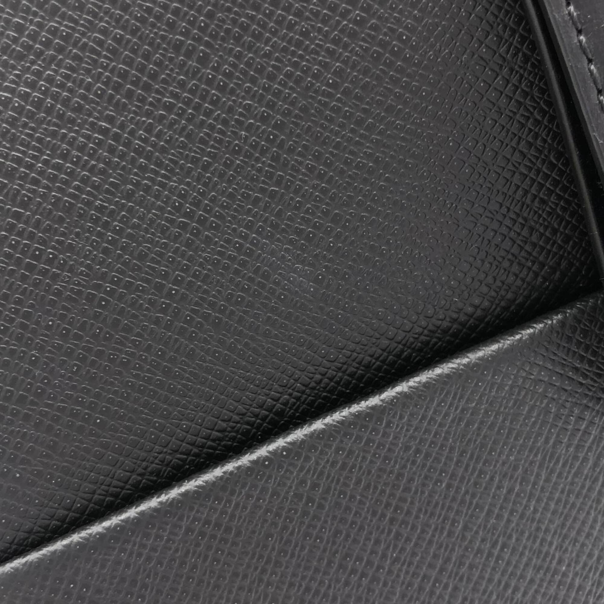 Louis Vuitton Black Leather Handbag (Pre-Owned)