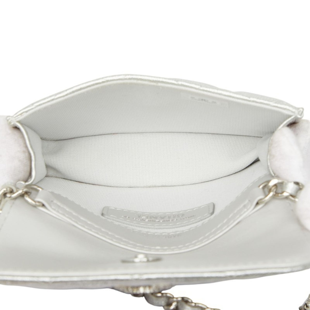 Chanel Silver Leather Pochette Shoulder Bag (Pre-Owned)