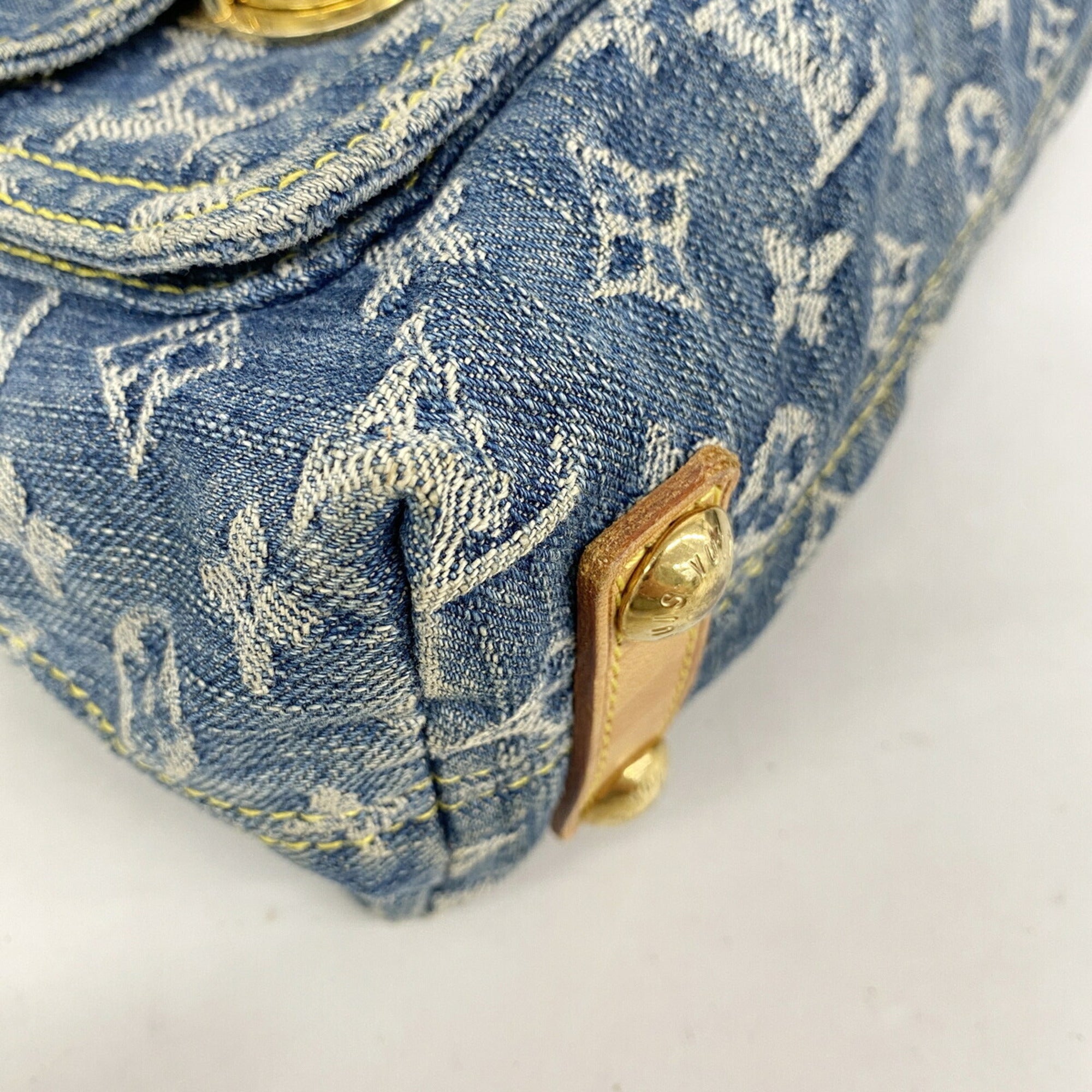 Louis Vuitton Blue Shoulder Bag (Pre-Owned)