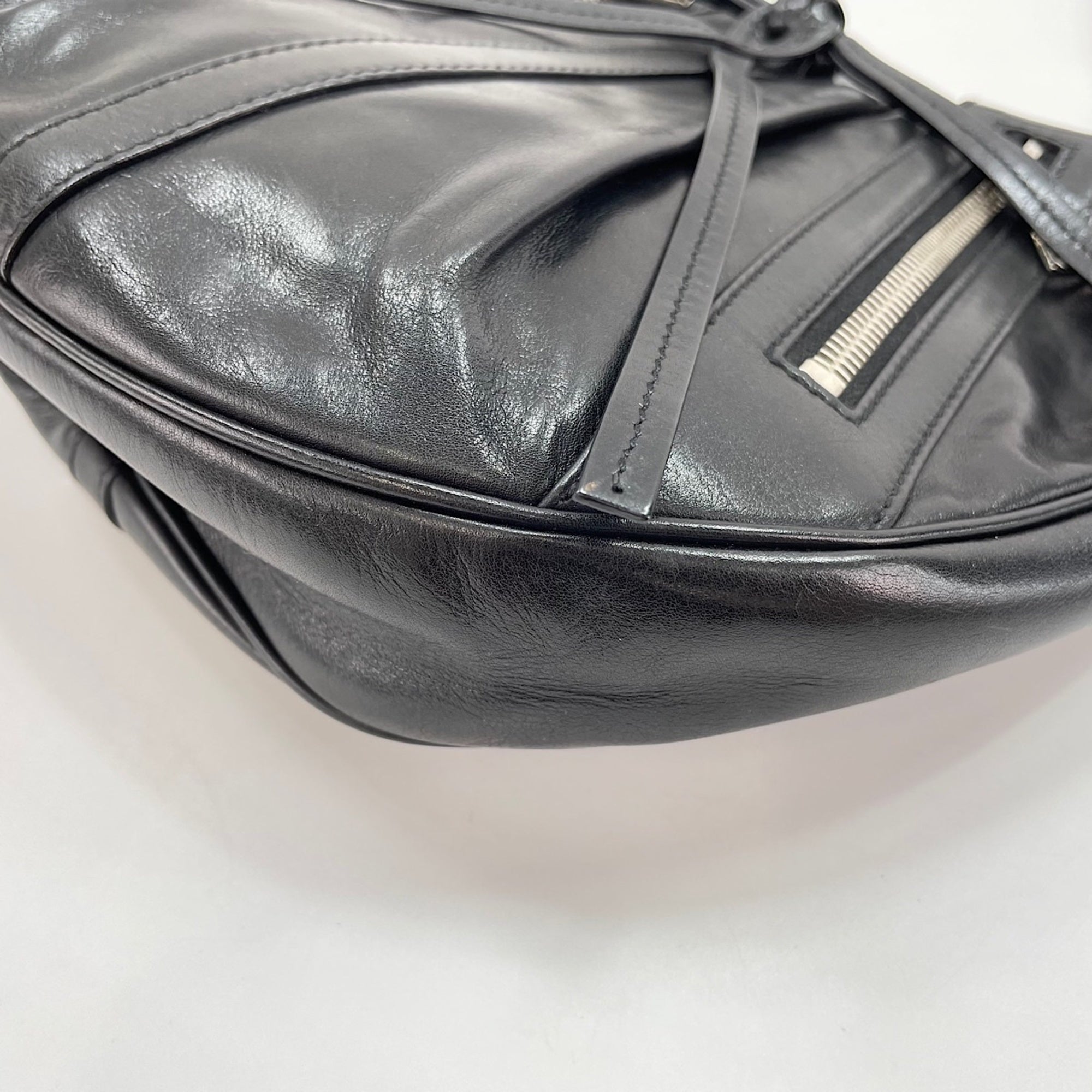 Yves Saint Laurent Black Shoulder Bag (Pre-Owned)