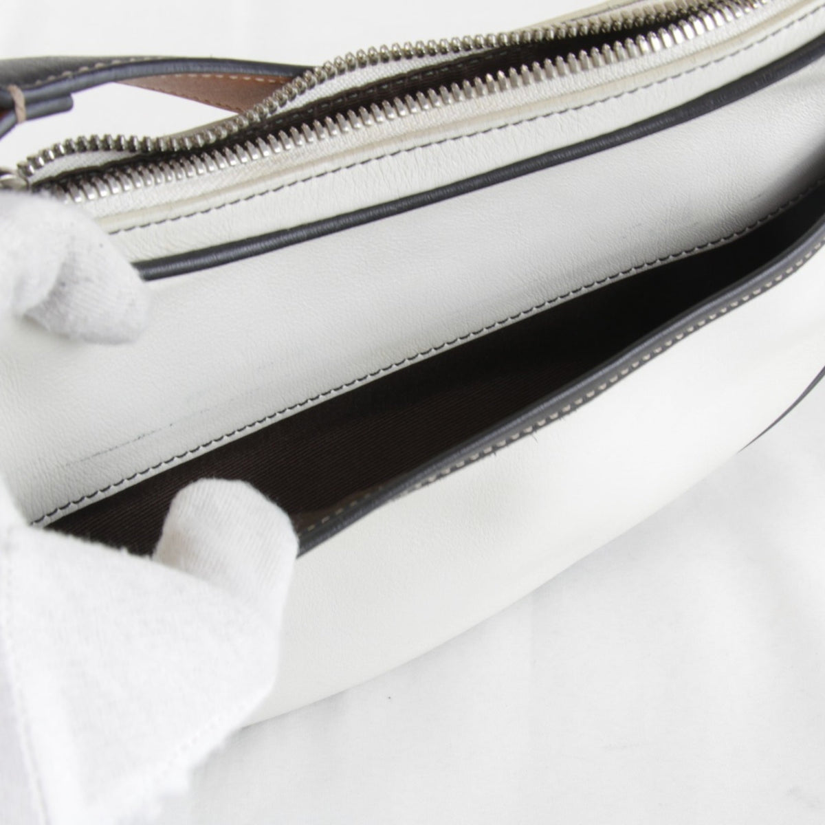 Coach White Leather Shoulder Bag (Pre-Owned)