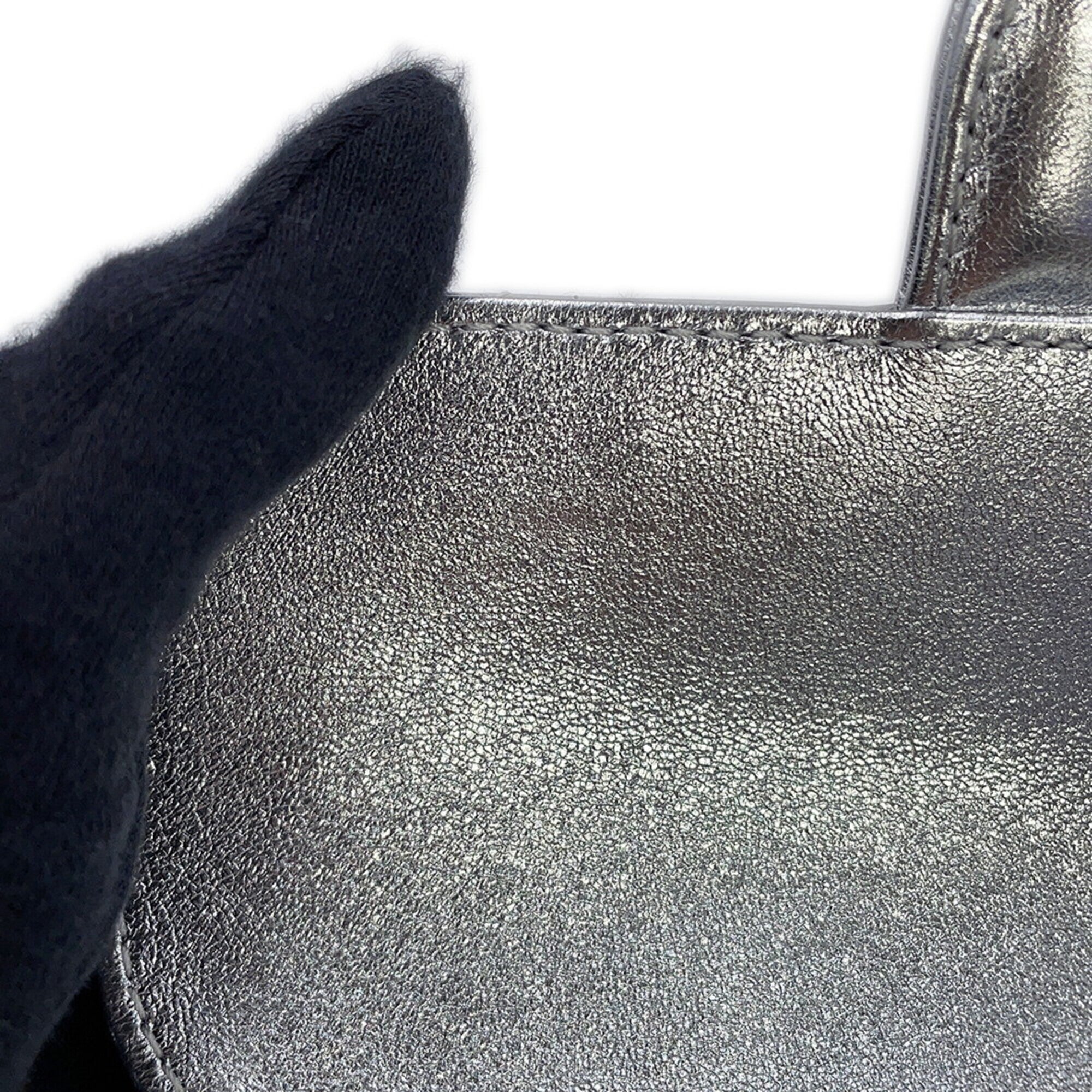 Chanel Silver Leather Handbag Shoulder Bag (Pre-Owned)