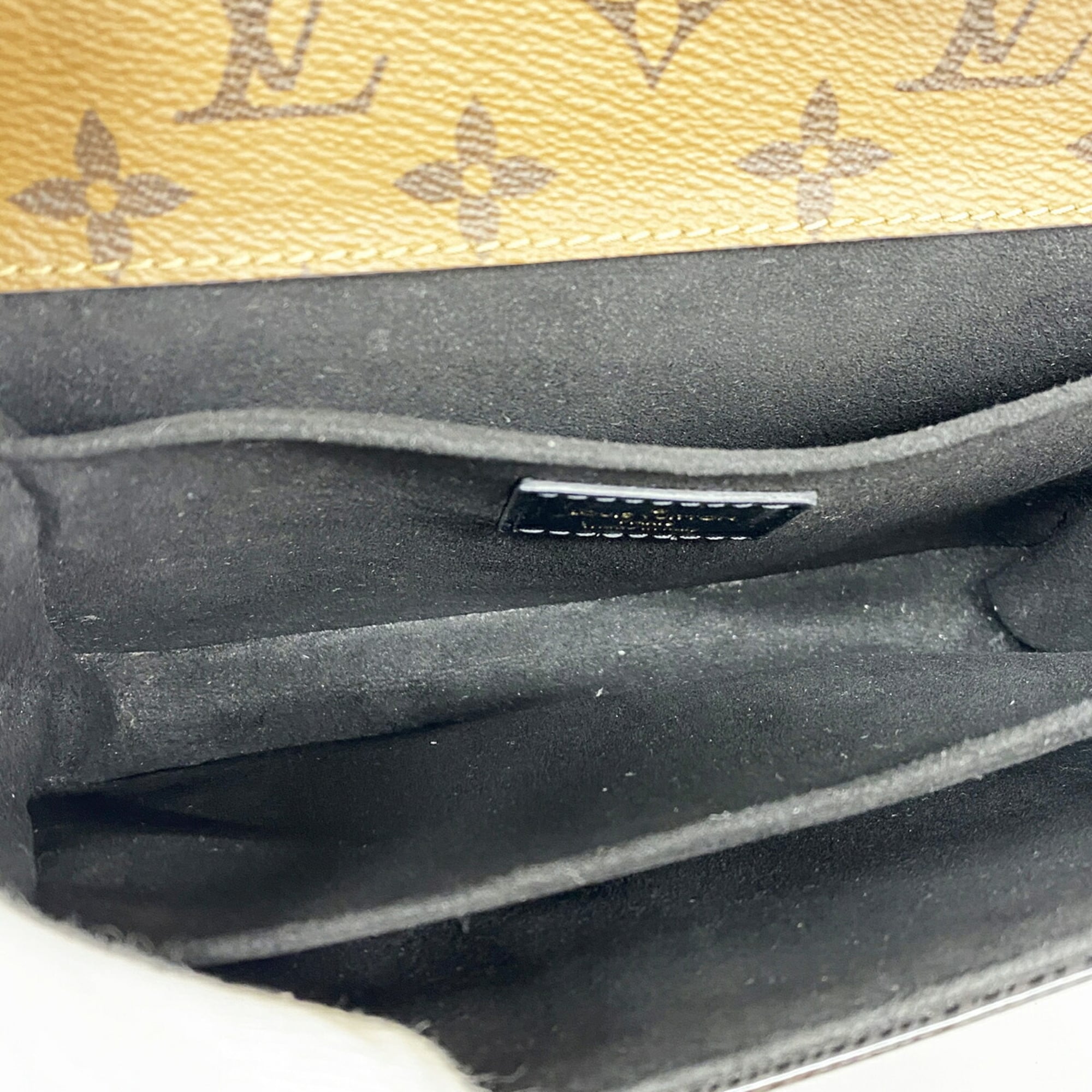 Louis Vuitton Black Handbag (Pre-Owned)