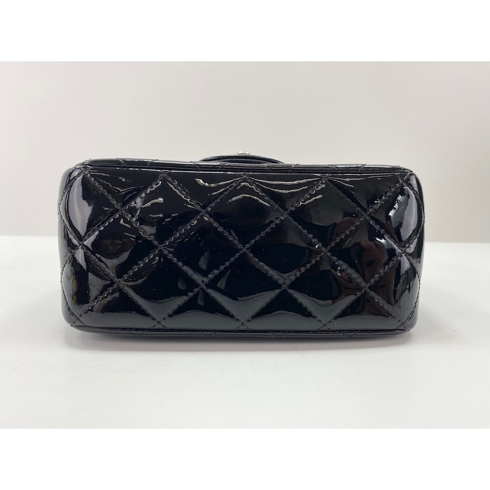 Chanel Black Shoulder Bag (Pre-Owned)