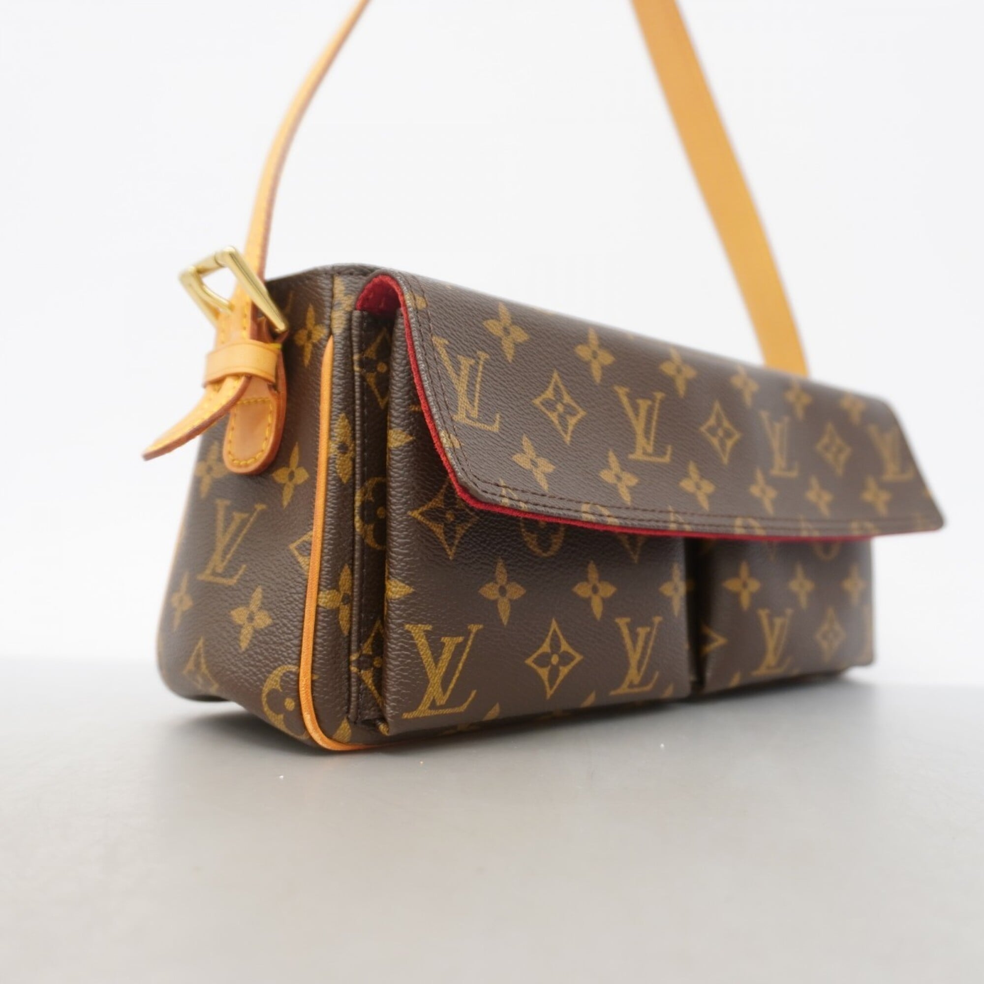 Louis Vuitton Brown Shoulder Bag (Pre-Owned)