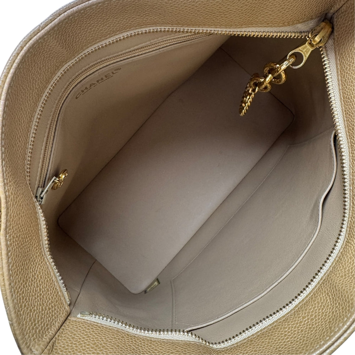 Chanel Beige Grained Calfskin Tote Bag (Pre-Owned)