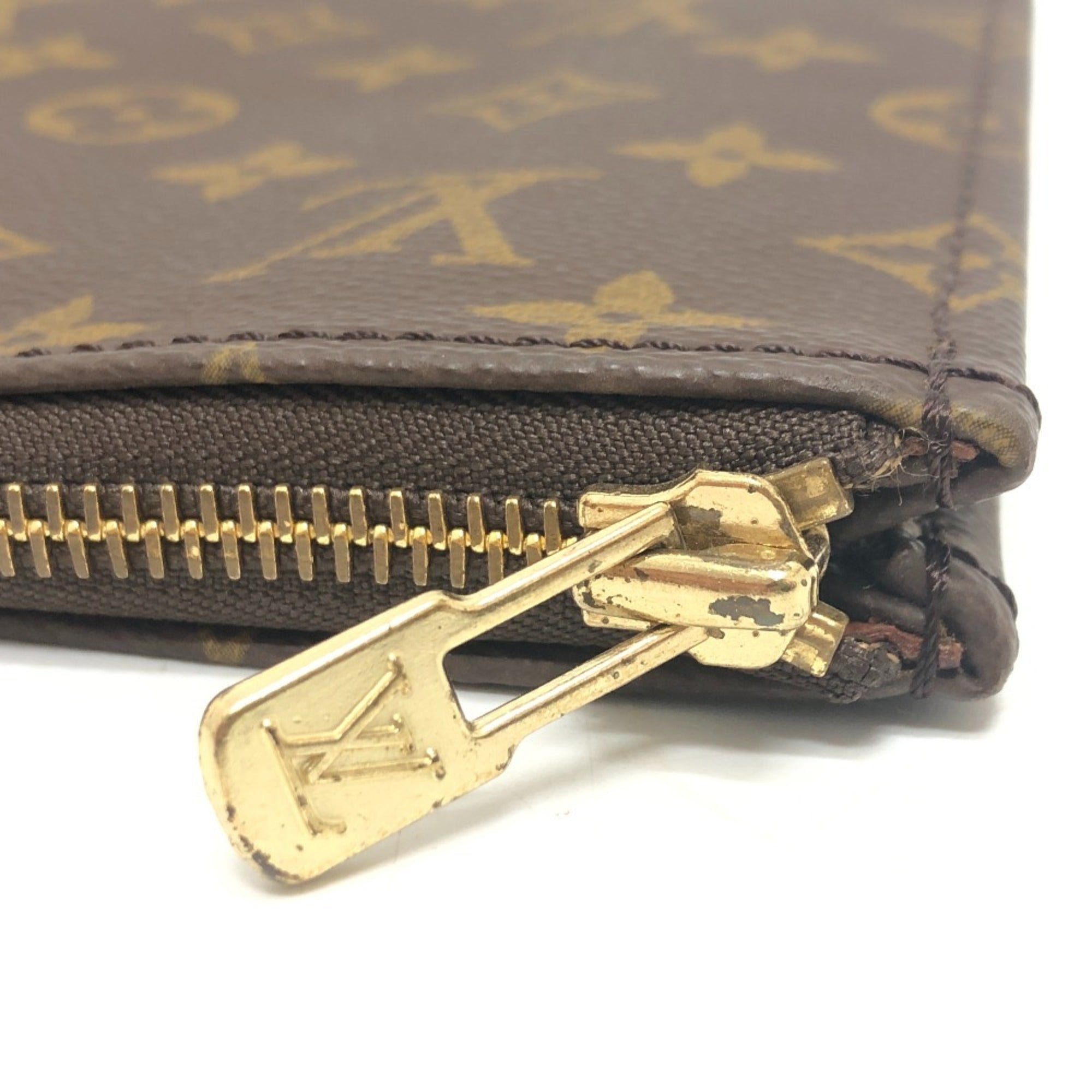Louis Vuitton Brown Clutch Bag (Pre-Owned)