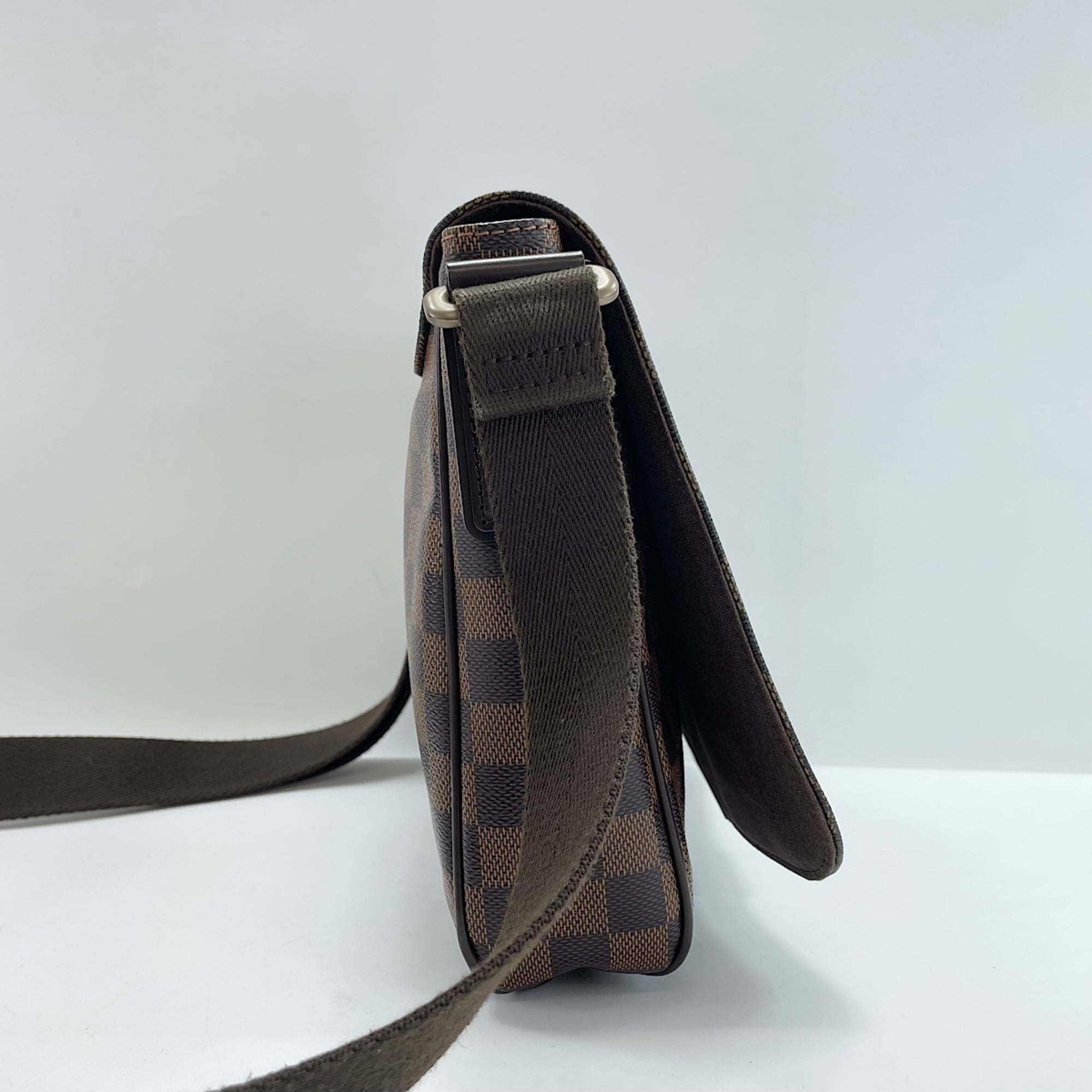 Louis Vuitton Brown Shoulder Bag (Pre-Owned)