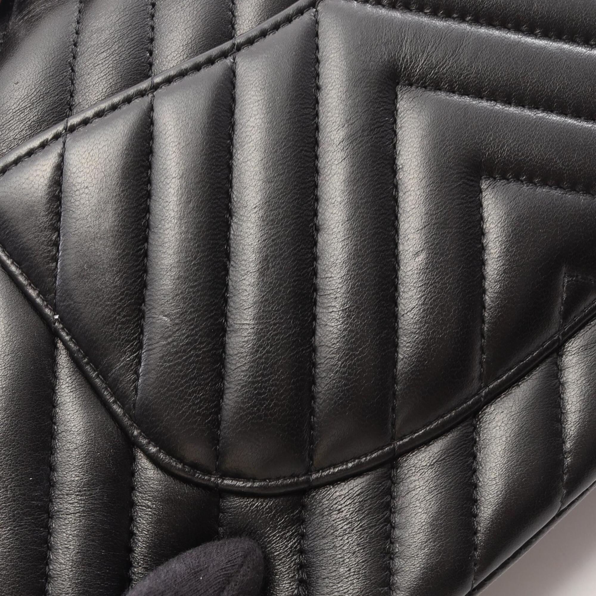 Chanel Black Leather Handbag Shoulder Bag (Pre-Owned)