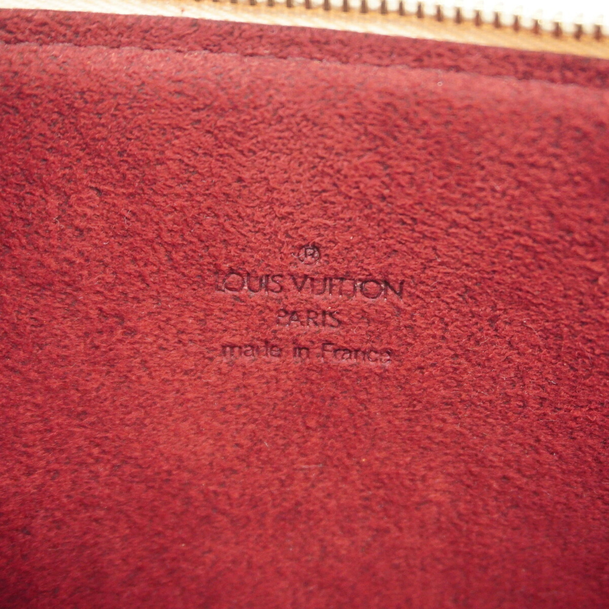 Louis Vuitton Blanc Pouch (Pre-Owned)