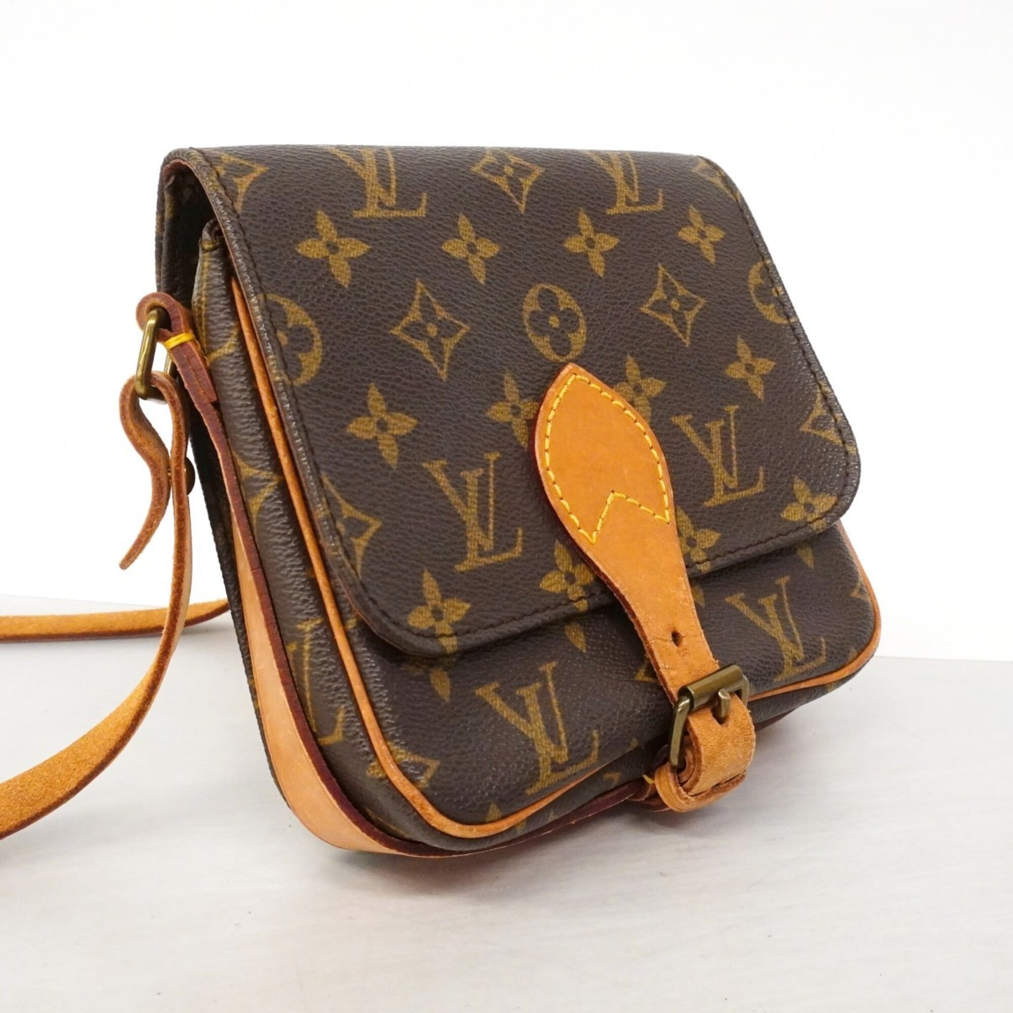 Louis Vuitton Brown Shoulder Bag (Pre-Owned)