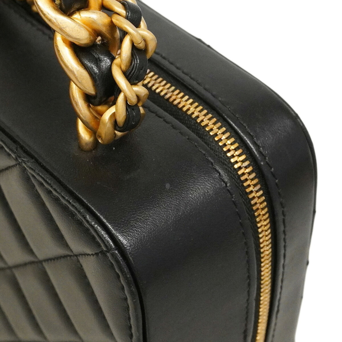 Chanel Black Leather Handbag (Pre-Owned)
