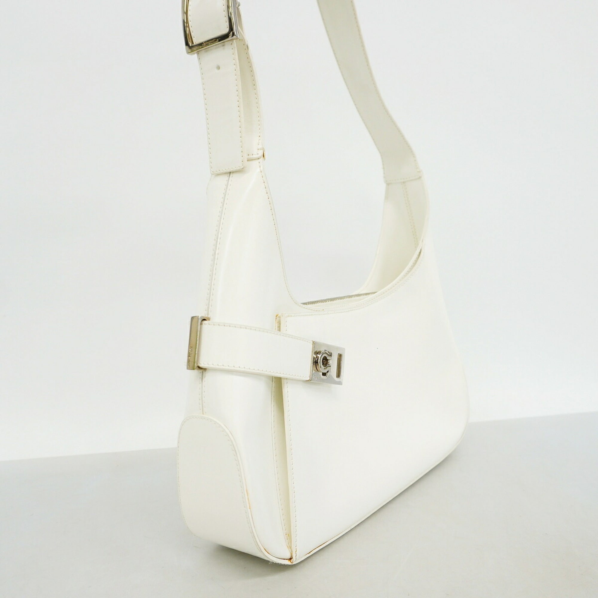 Salvatore Ferragamo White Leather Shoulder Bag (Pre-Owned)