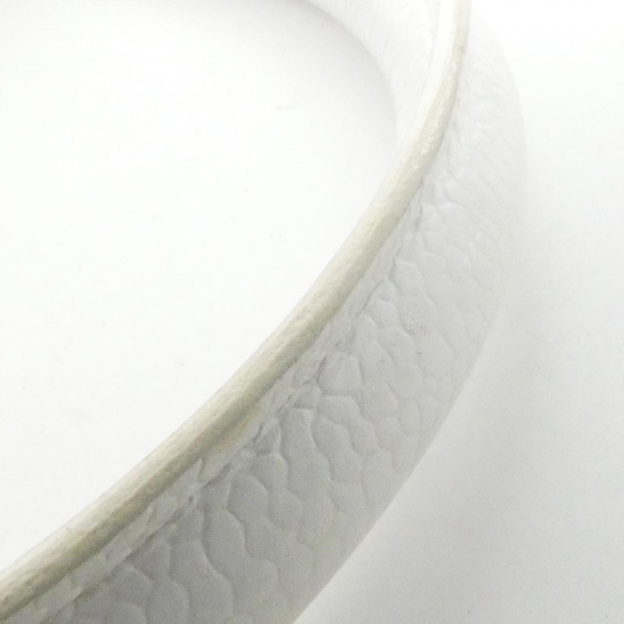 Chanel White Leather Handbag (Pre-Owned)