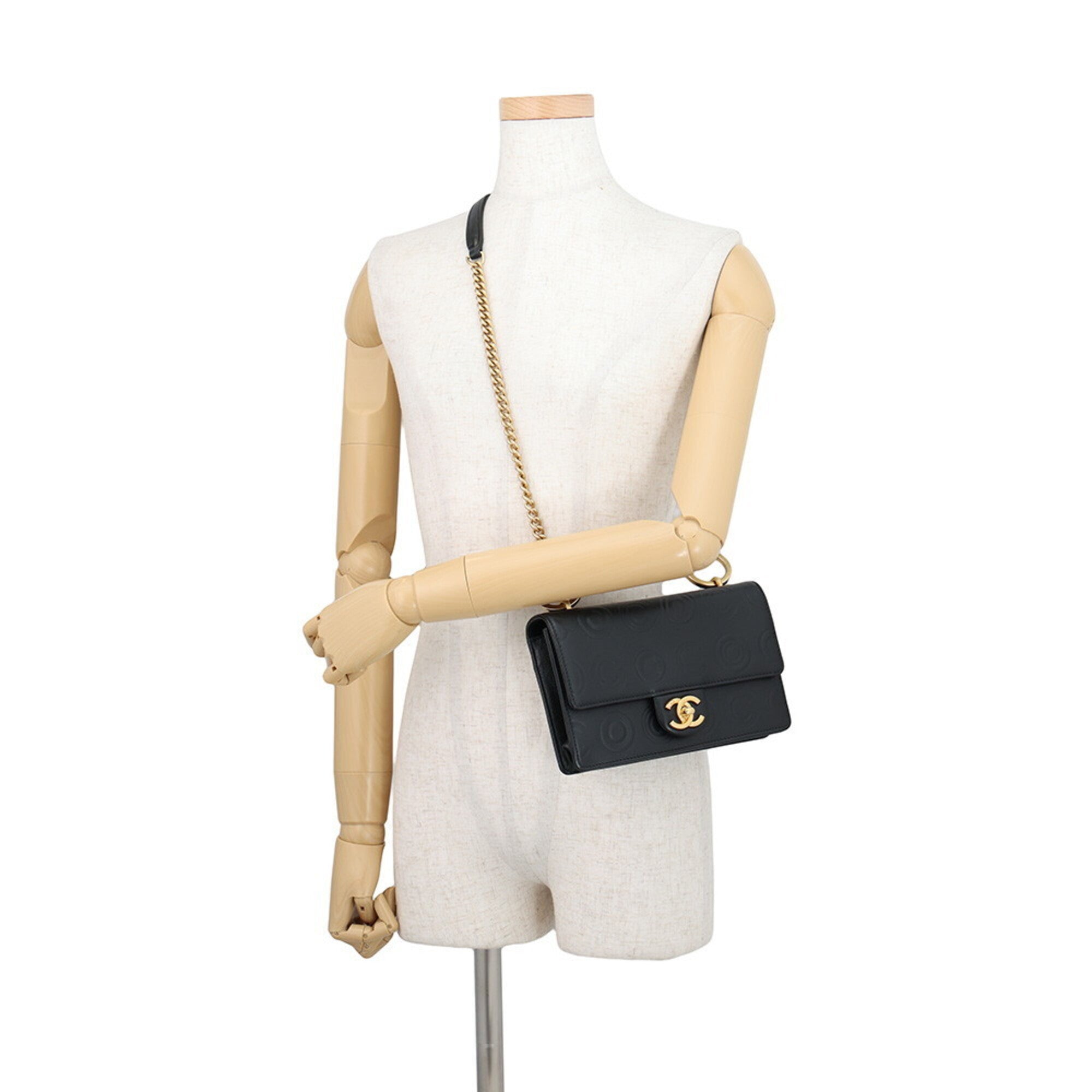 Chanel Black Leather Shoulder Bag (Pre-Owned)