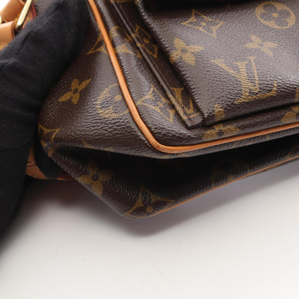 Louis Vuitton Brown Coated Canvas Leather Handbag Shoulder Bag (Pre-Owned)