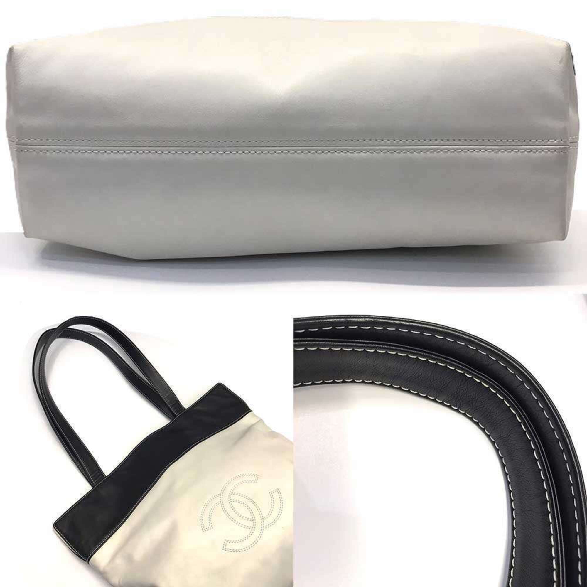 Chanel White Leather Tote Bag (Pre-Owned)