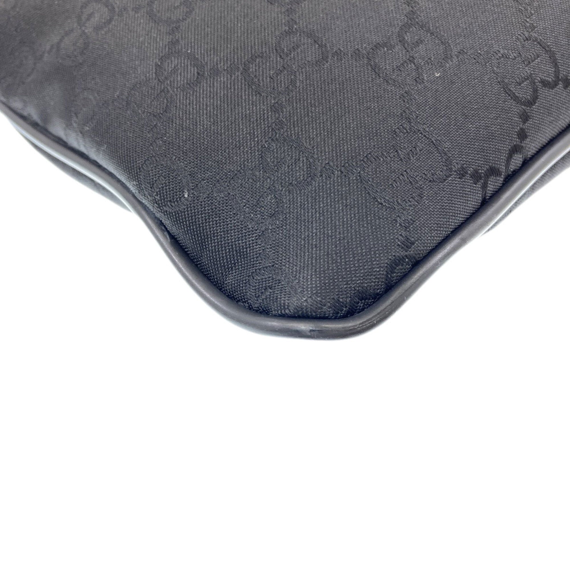 Gucci Black Nylon Shoulder Bag (Pre-Owned)