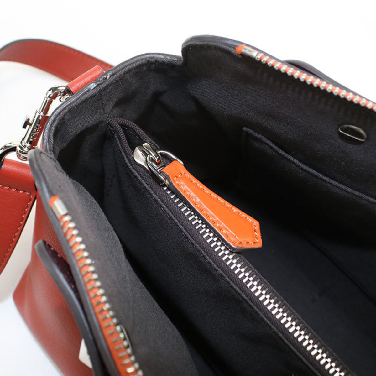 Fendi Red Color Leather Handbag (Pre-Owned)