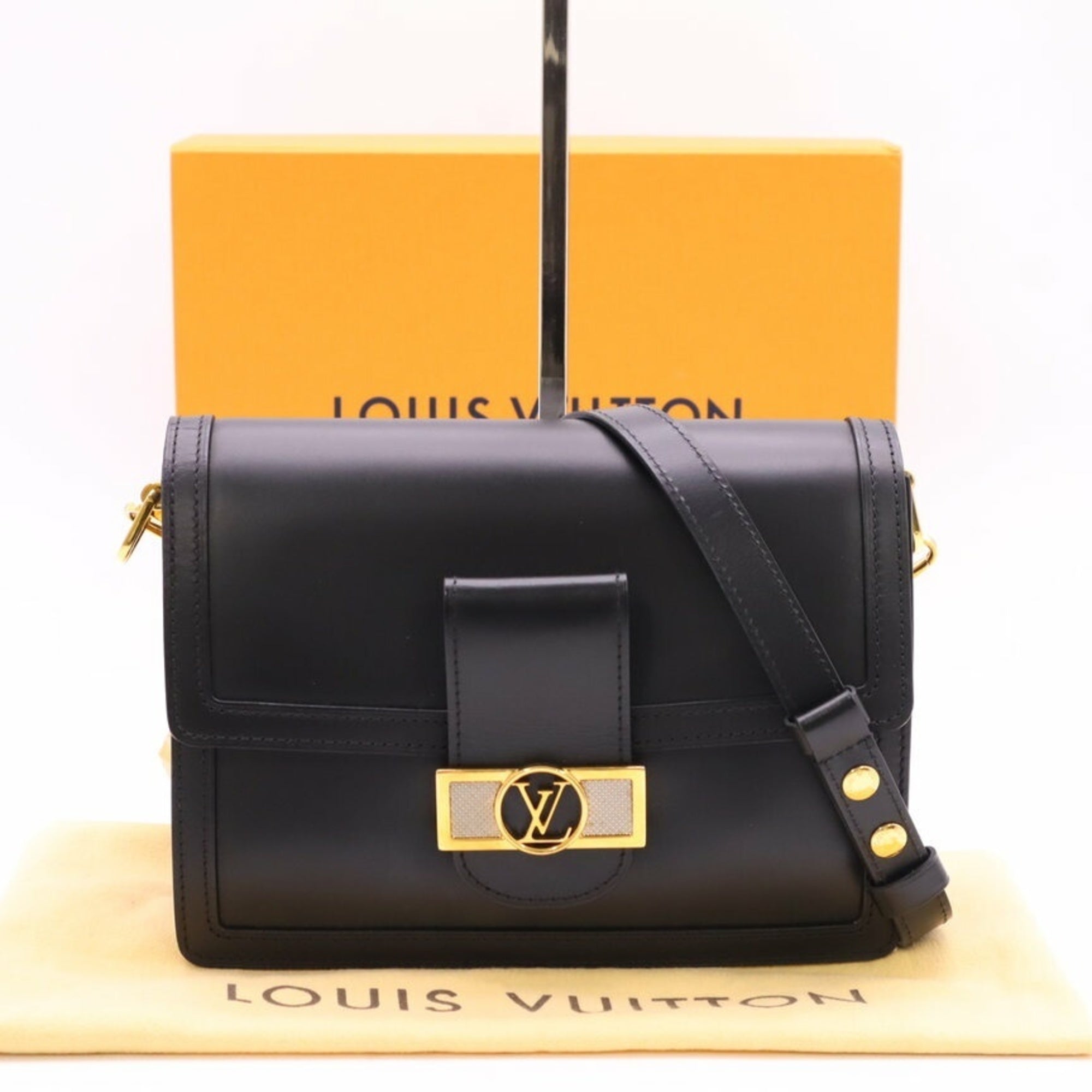 Louis Vuitton Black Leather Shoulder Bag (Pre-Owned)