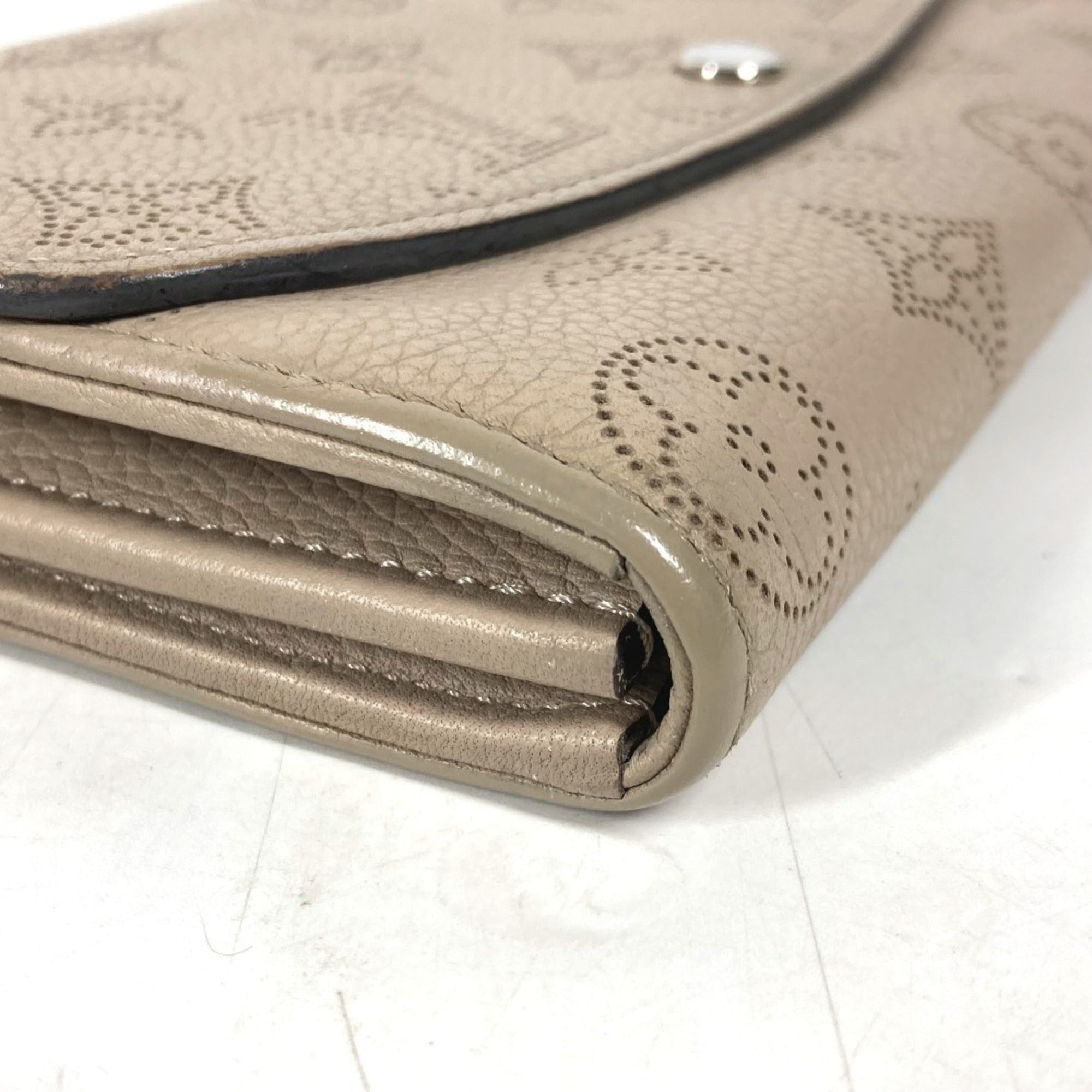 Louis Vuitton Beige Galle Mahina Leather Long Wallet (Bi-Fold) (Pre-Owned)