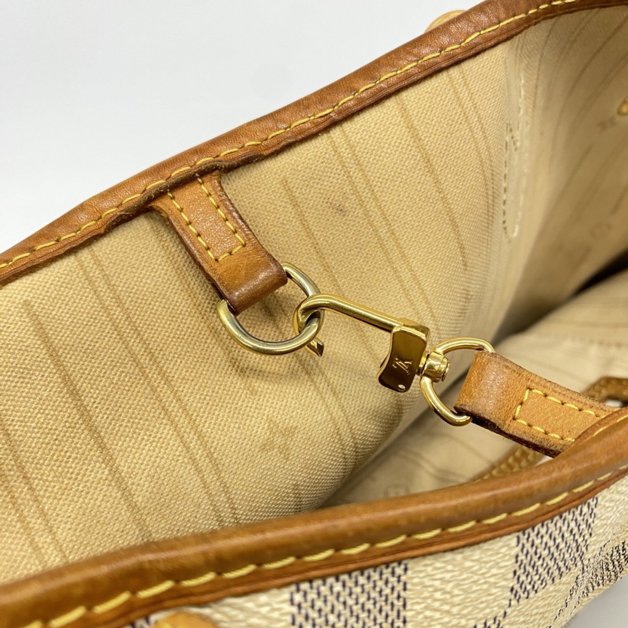 Louis Vuitton White Tote Bag (Pre-Owned)