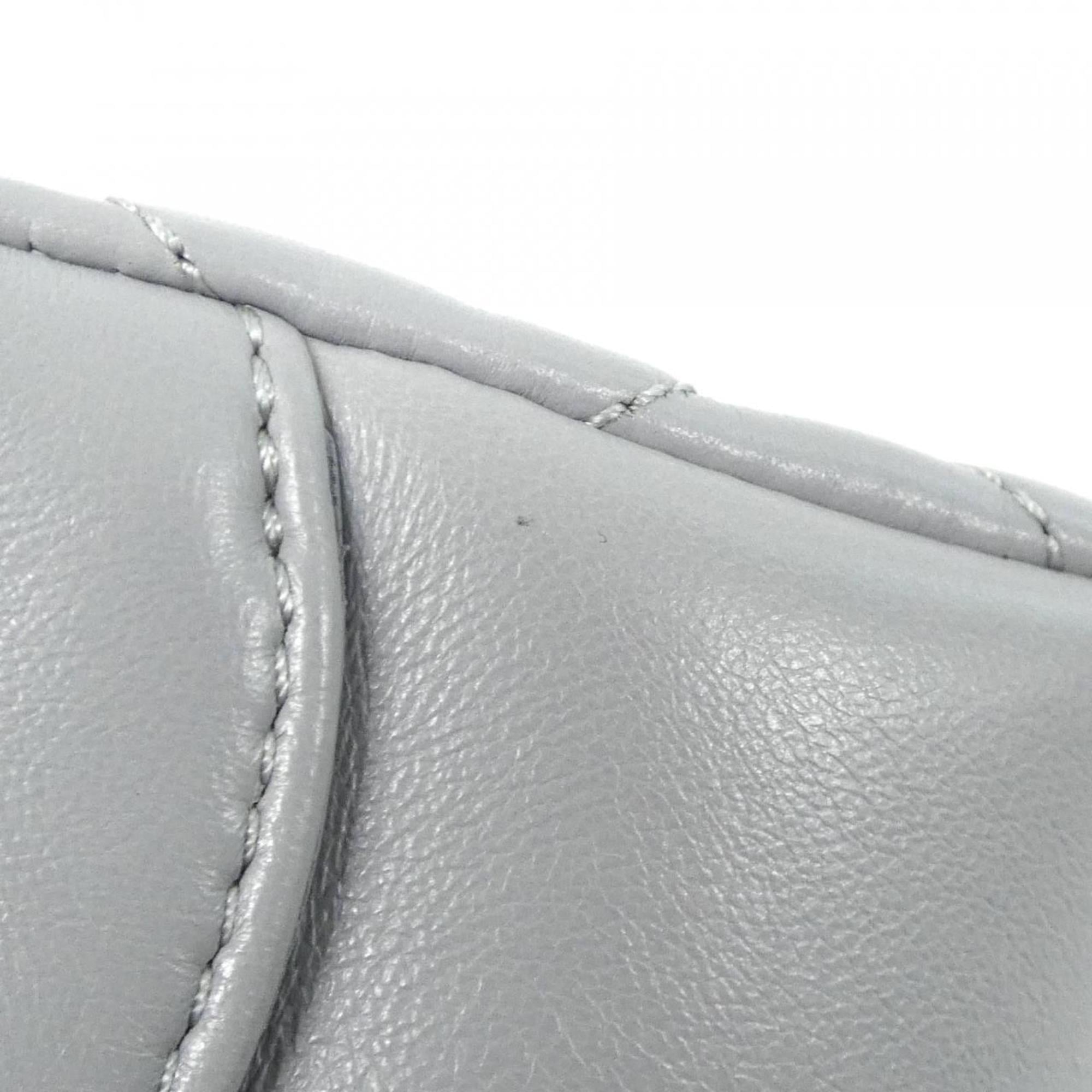 Chanel Gray Leather Shoulder Bag (Pre-Owned)