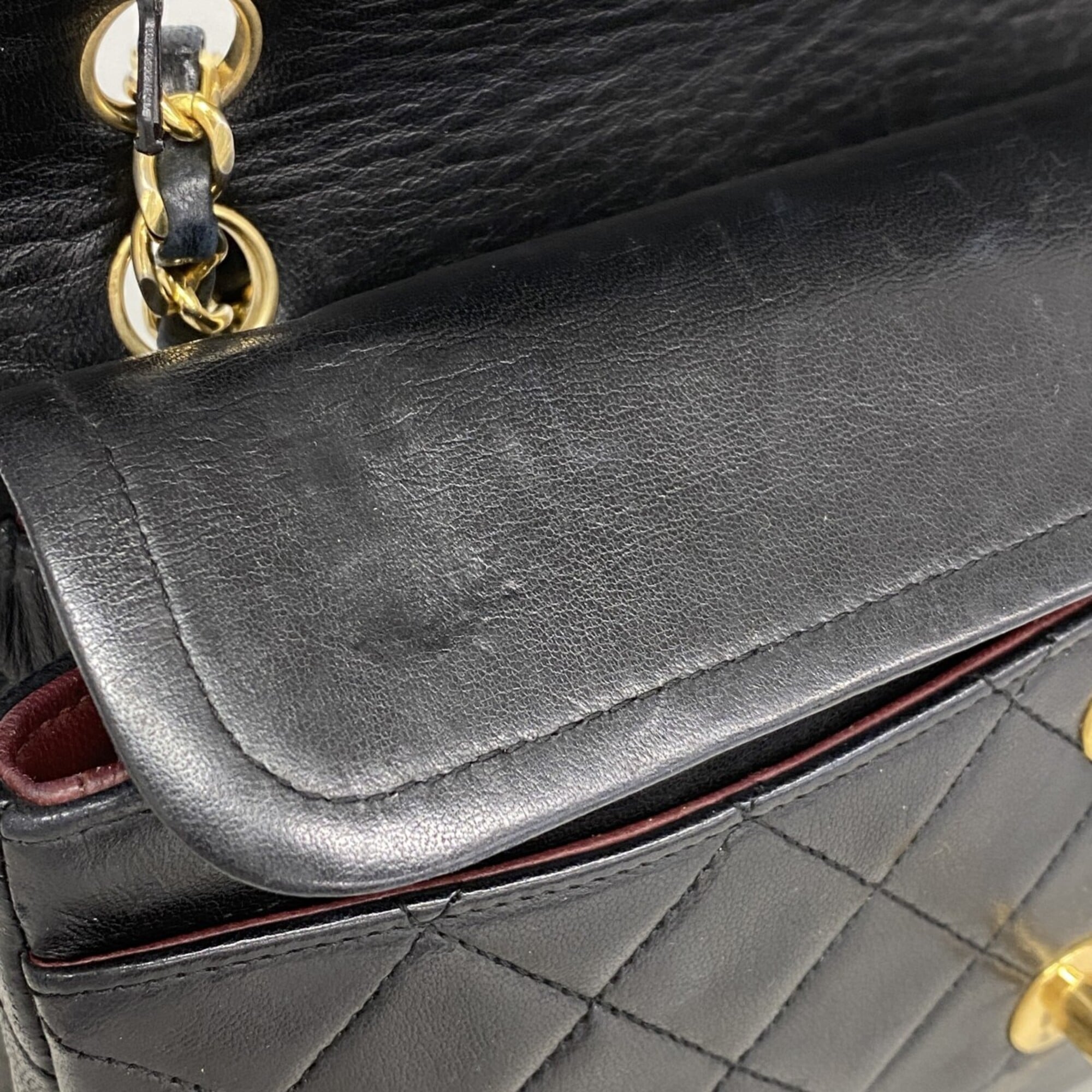 Chanel Black Leather Shoulder Bag (Pre-Owned)