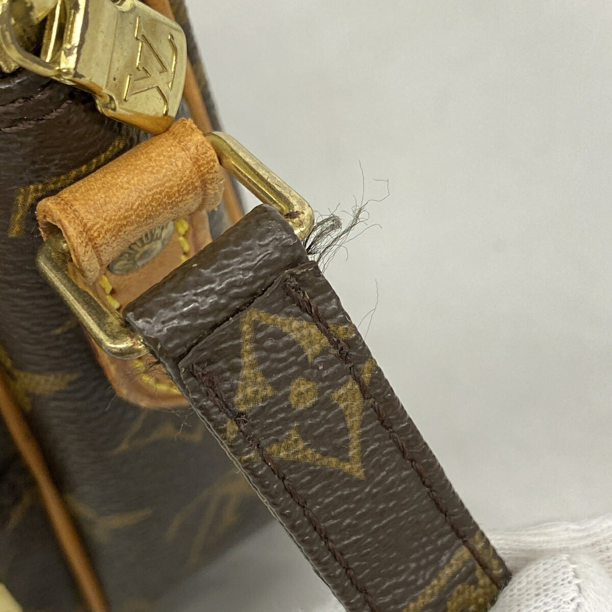 Louis Vuitton Brown Shoulder Bag (Pre-Owned)