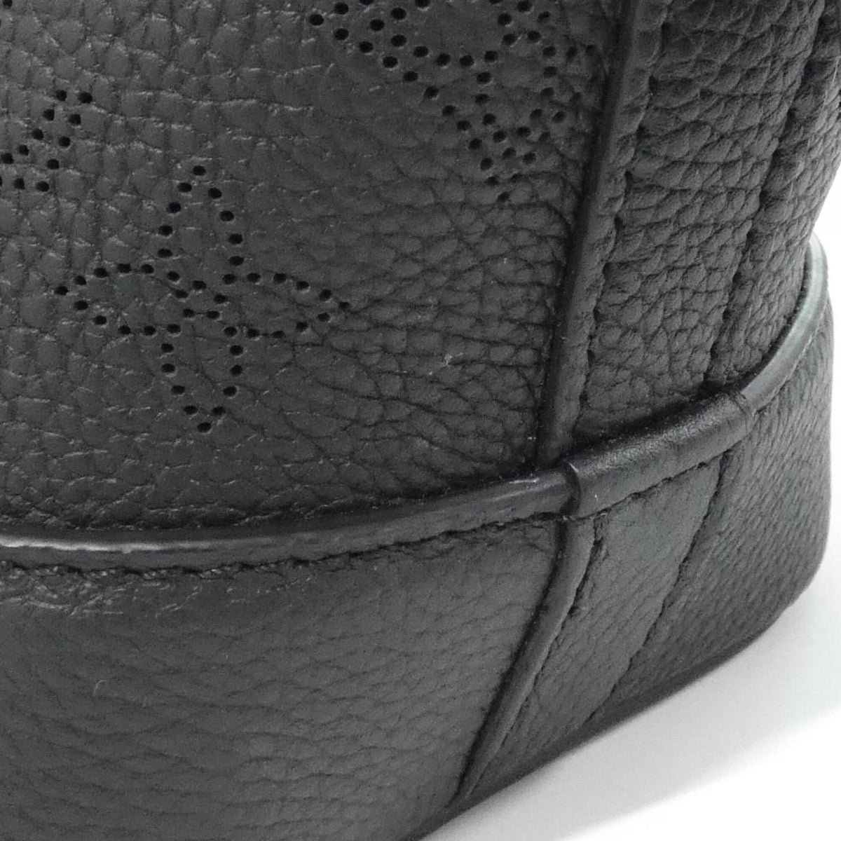 Louis Vuitton Mahina Black Leather Shoulder Bag (Pre-Owned)