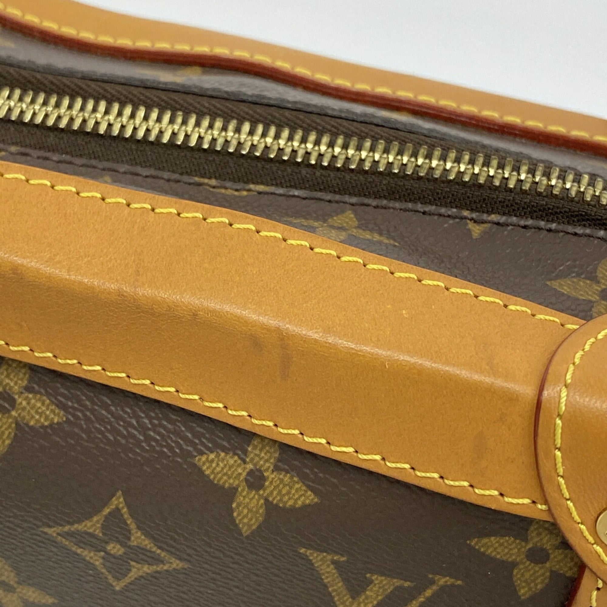 Louis Vuitton Brown Shoulder Bag (Pre-Owned)