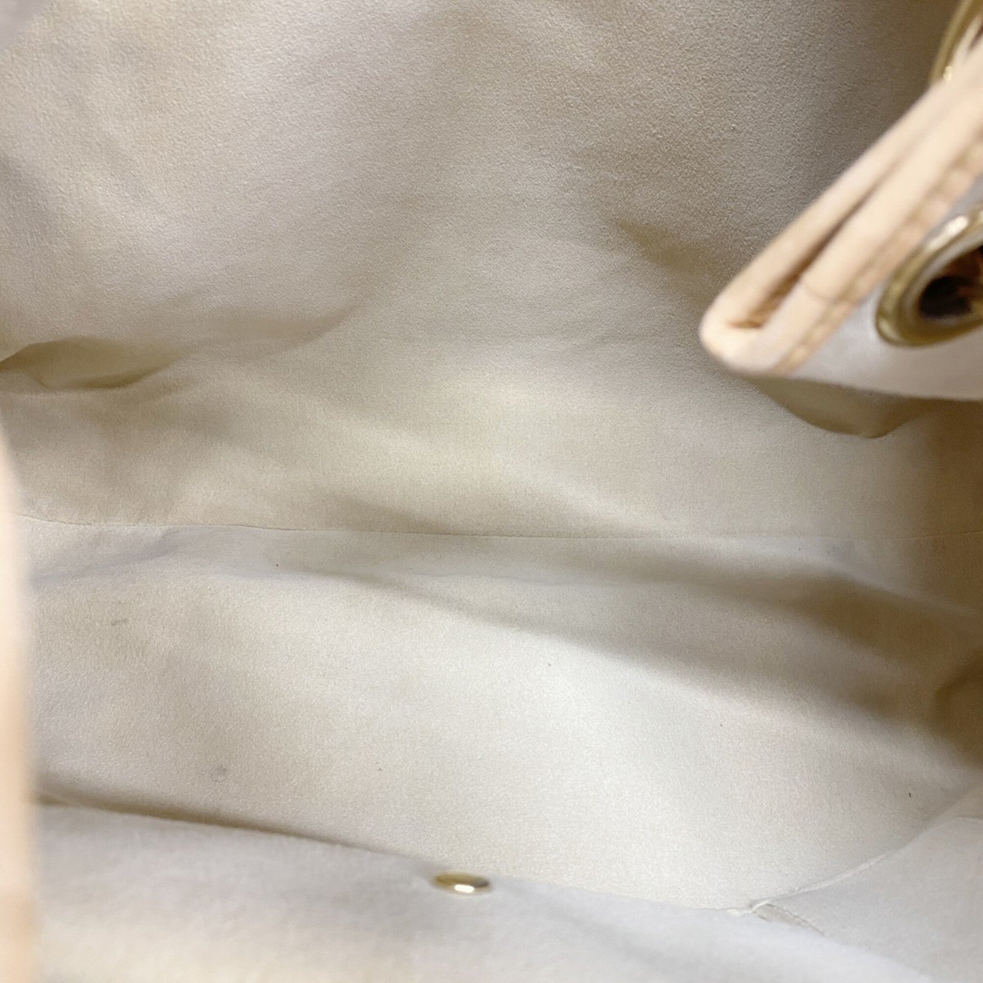 Louis Vuitton White Shoulder Bag (Pre-Owned)