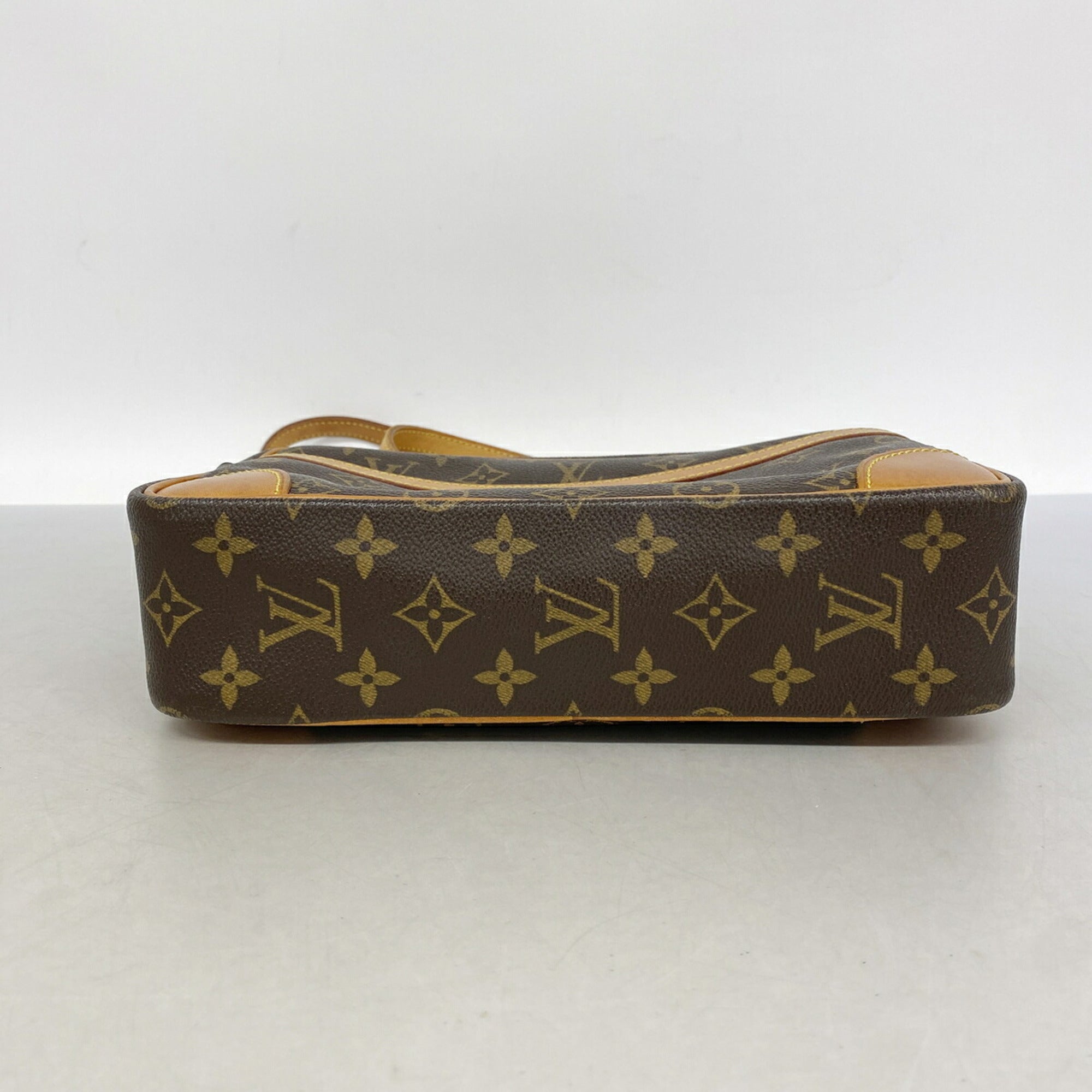 Louis Vuitton Brown Shoulder Bag (Pre-Owned)