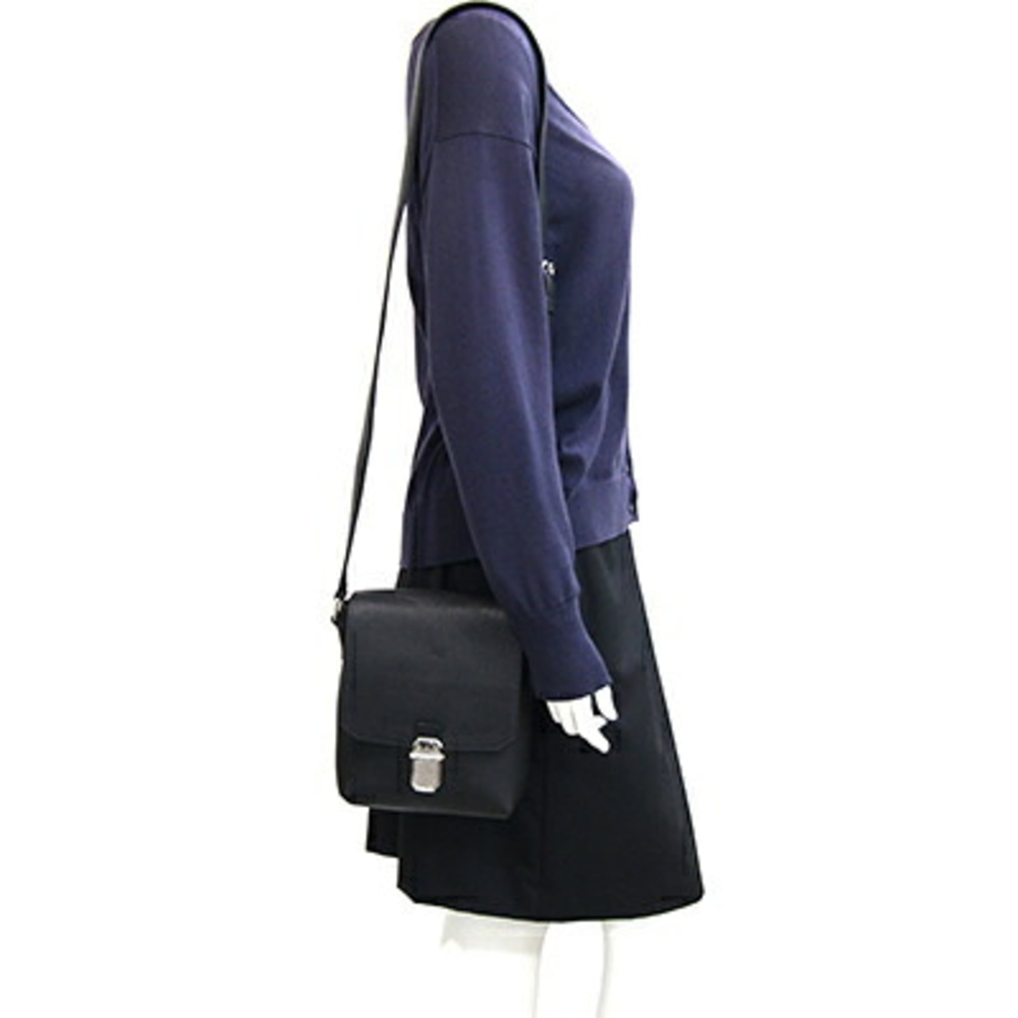 Dunhill Black Leather Shoulder Bag (Pre-Owned)