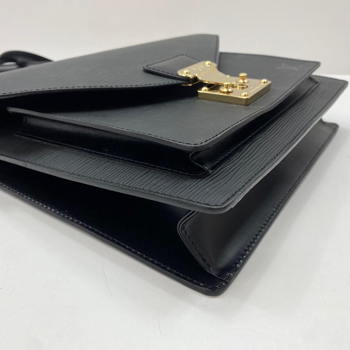 Louis Vuitton Black Handbag (Pre-Owned)