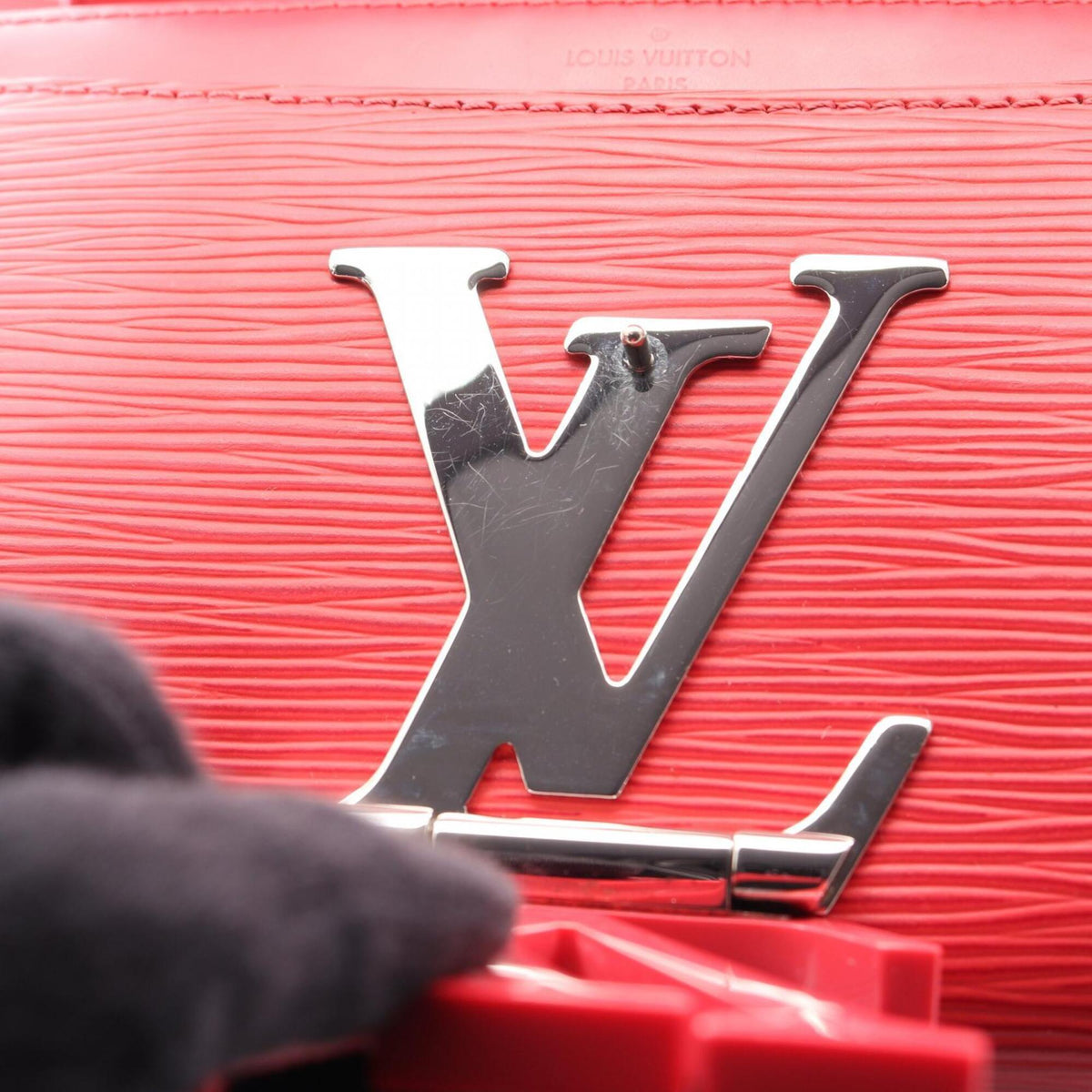 Louis Vuitton Red Color Leather Handbag Shoulder Bag (Pre-Owned)