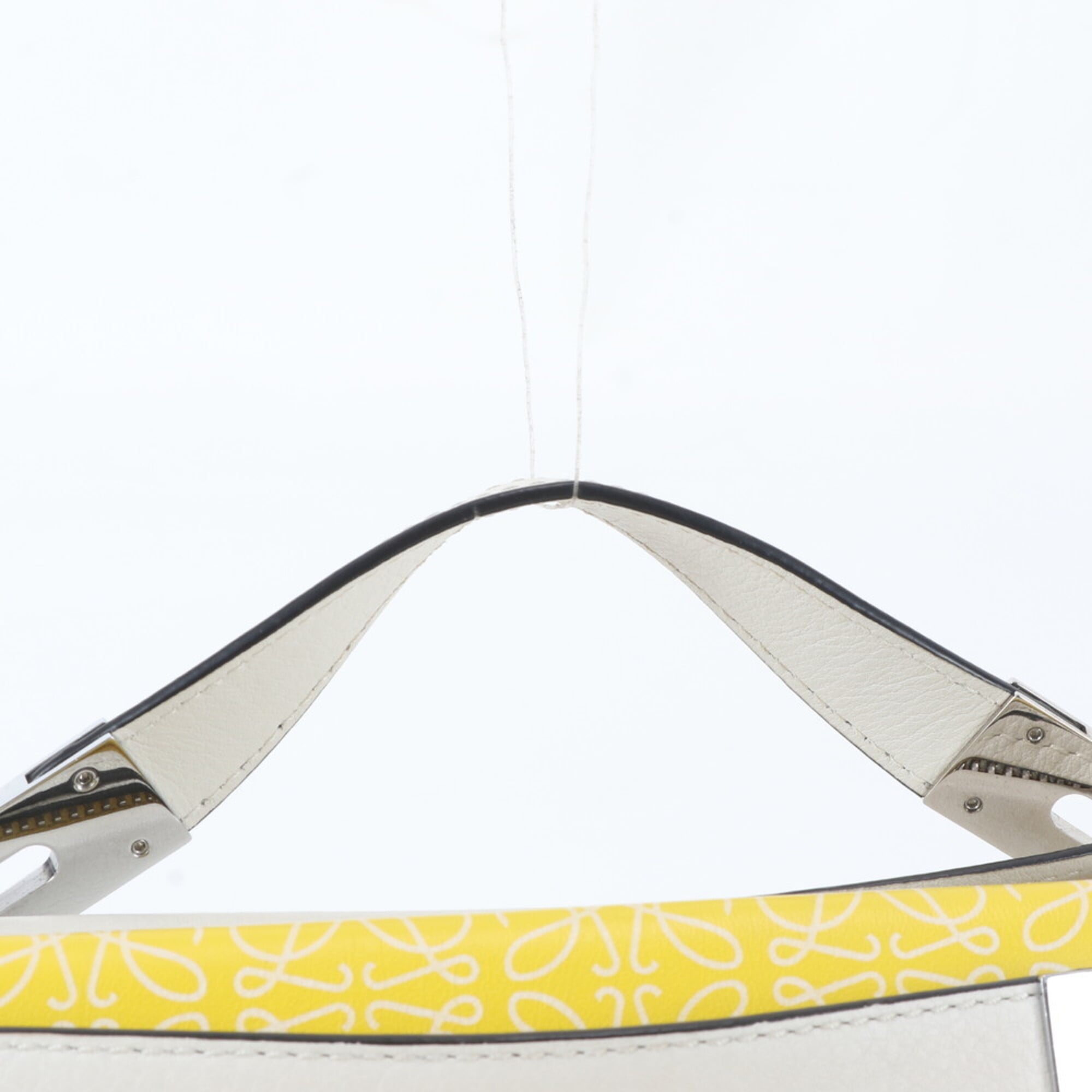 Loewe White Yellow Leather Shoulder Bag (Pre-Owned)