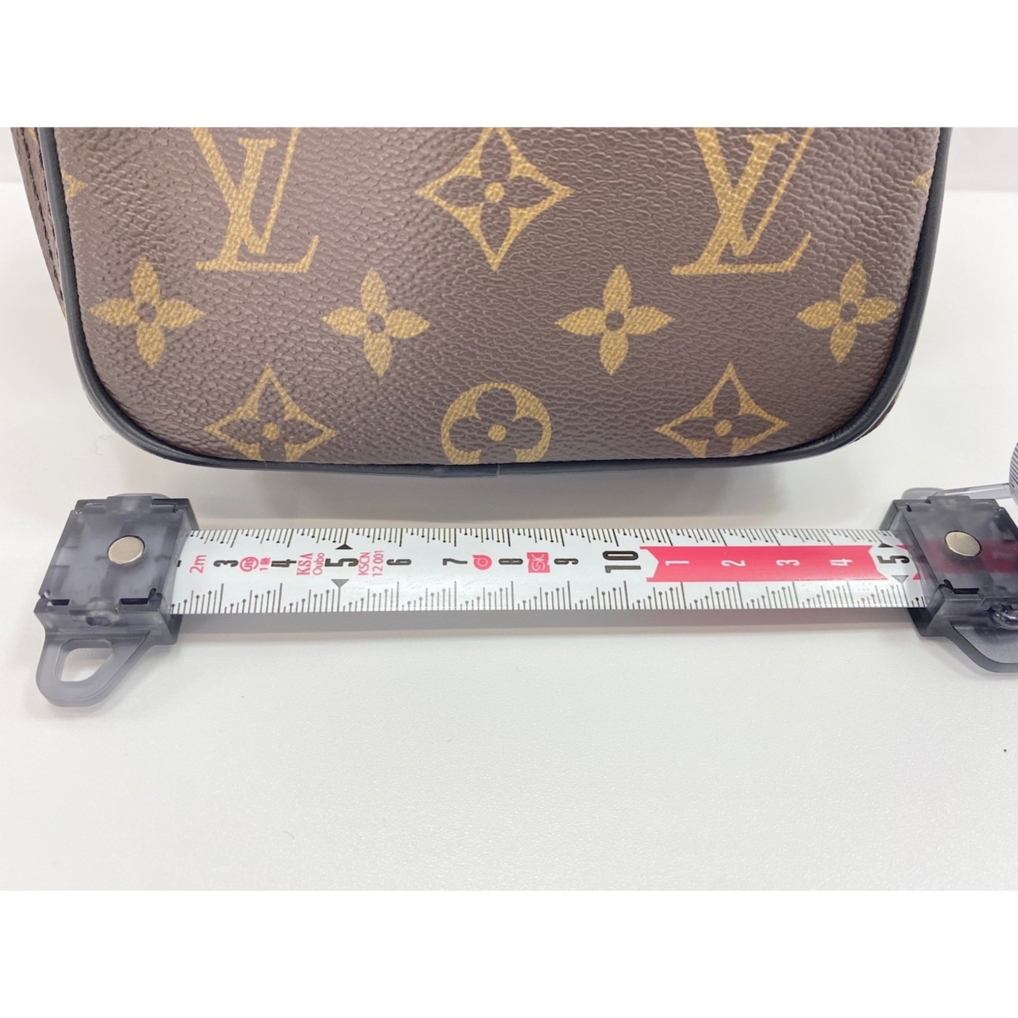 Louis Vuitton Brown Shoulder Bag (Pre-Owned)